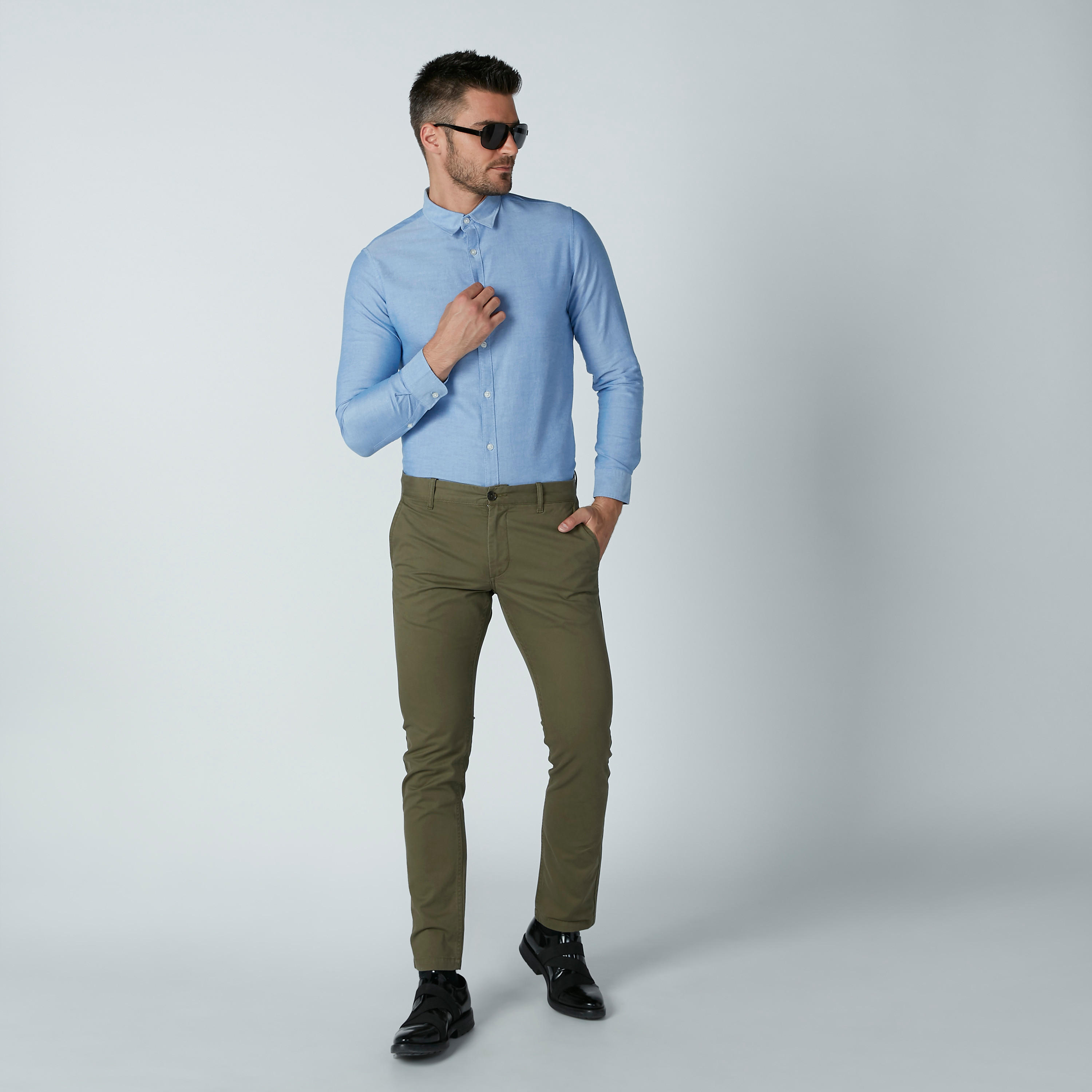 بنطال سادة بقصّة سليم وجيوب-men-clothing-bottoms-trousersandchinos-trousers-image-4
