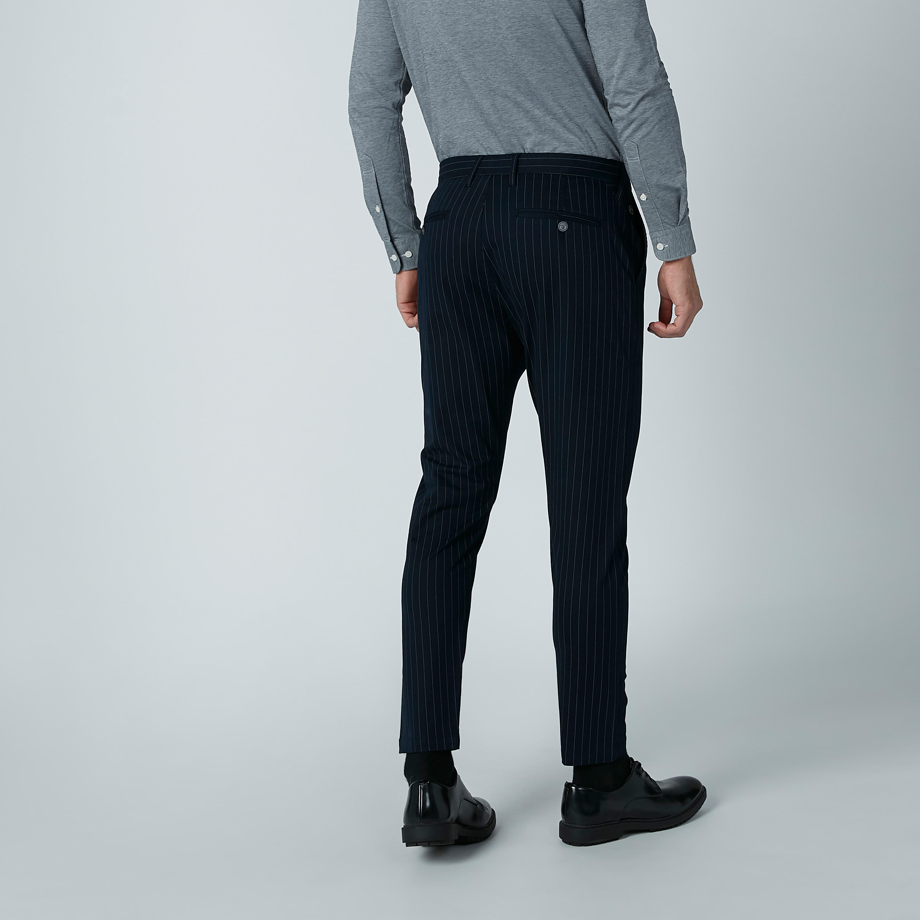 بنطال شينو مقلّم بخصر متوسط الارتفاع وجيوب-men-clothing-bottoms-trousersandchinos-trousers-image-4