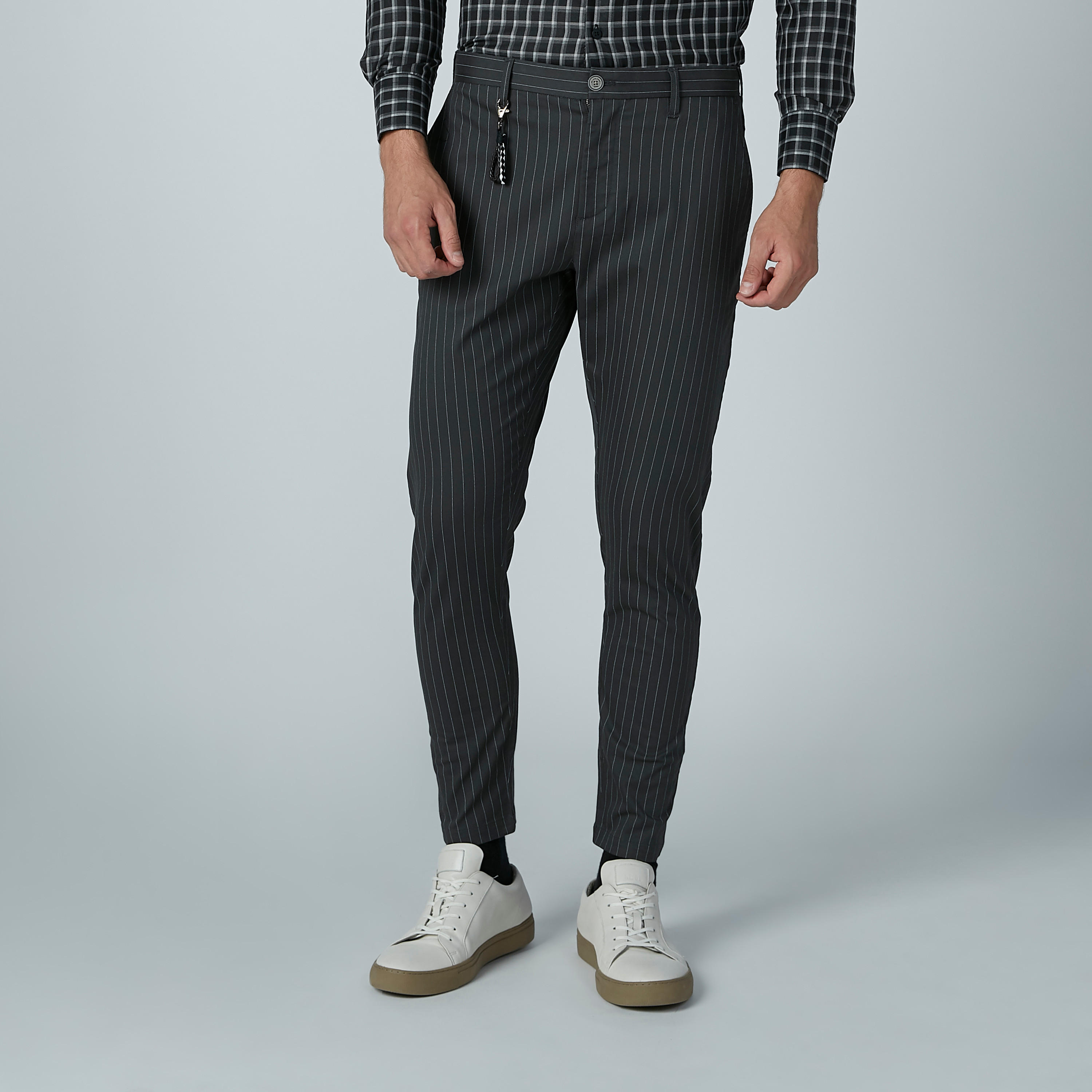 بنطال شينو مقلّم بخصر متوسط الارتفاع وجيوب-men-clothing-bottoms-trousersandchinos-trousers-image-8