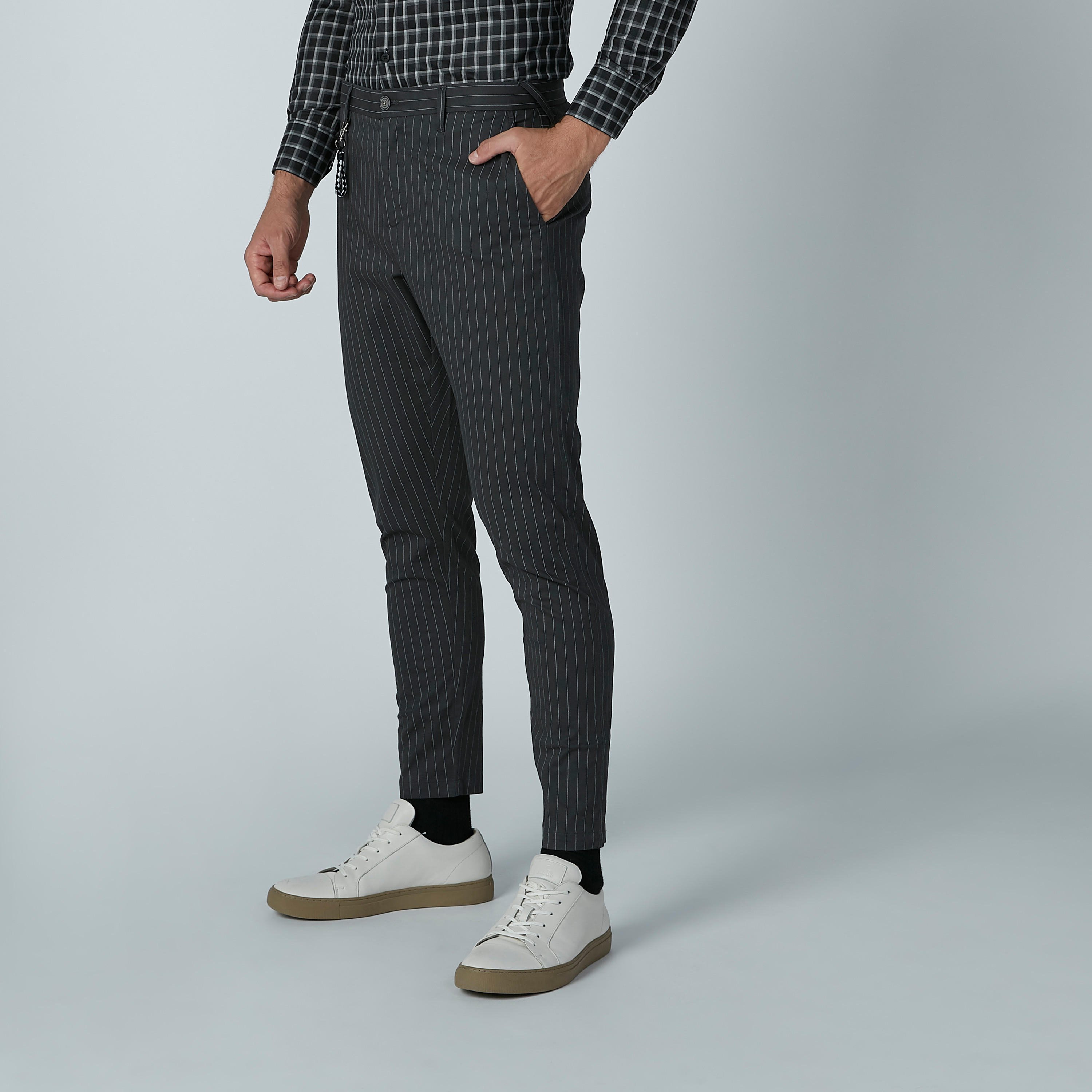 بنطال شينو مقلّم بخصر متوسط الارتفاع وجيوب-men-clothing-bottoms-trousersandchinos-trousers-image-9