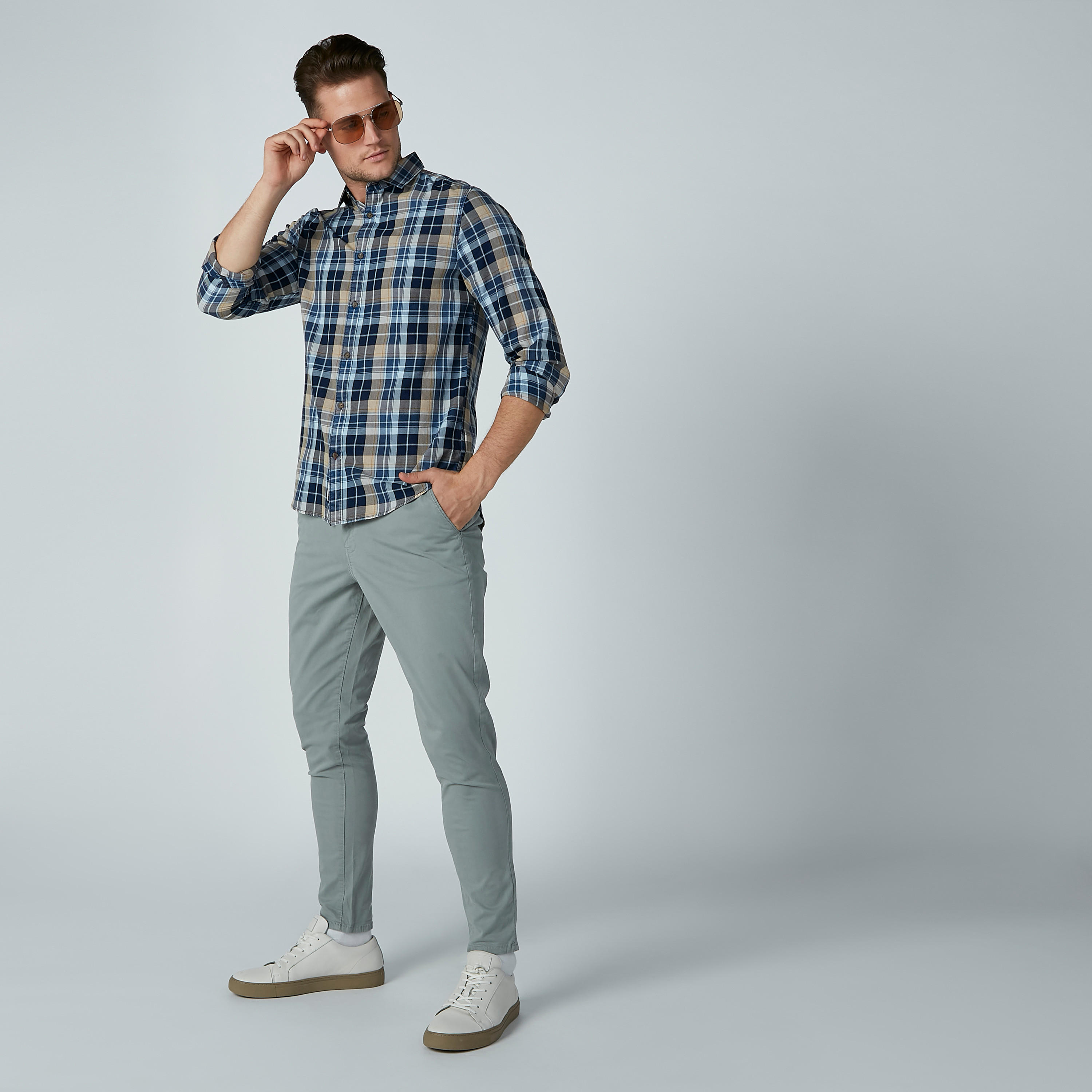 بنطال شينو بقصّة سليم وجيوب وسحّاب إغلاق-men-clothing-bottoms-trousersandchinos-trousers-image-1