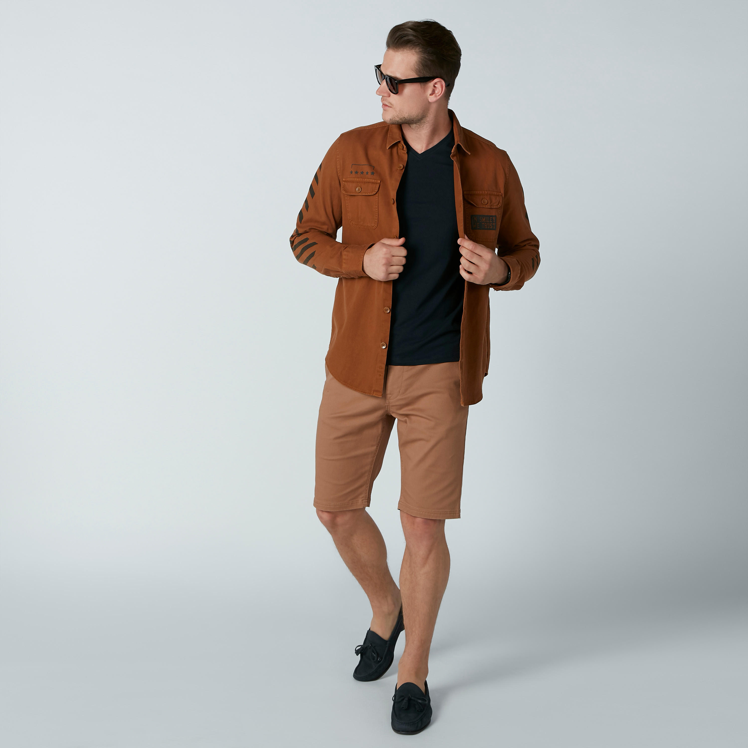 شورت مستدام بجيوب وحلقات للحزام-men-clothing-bottoms-shorts-image-4