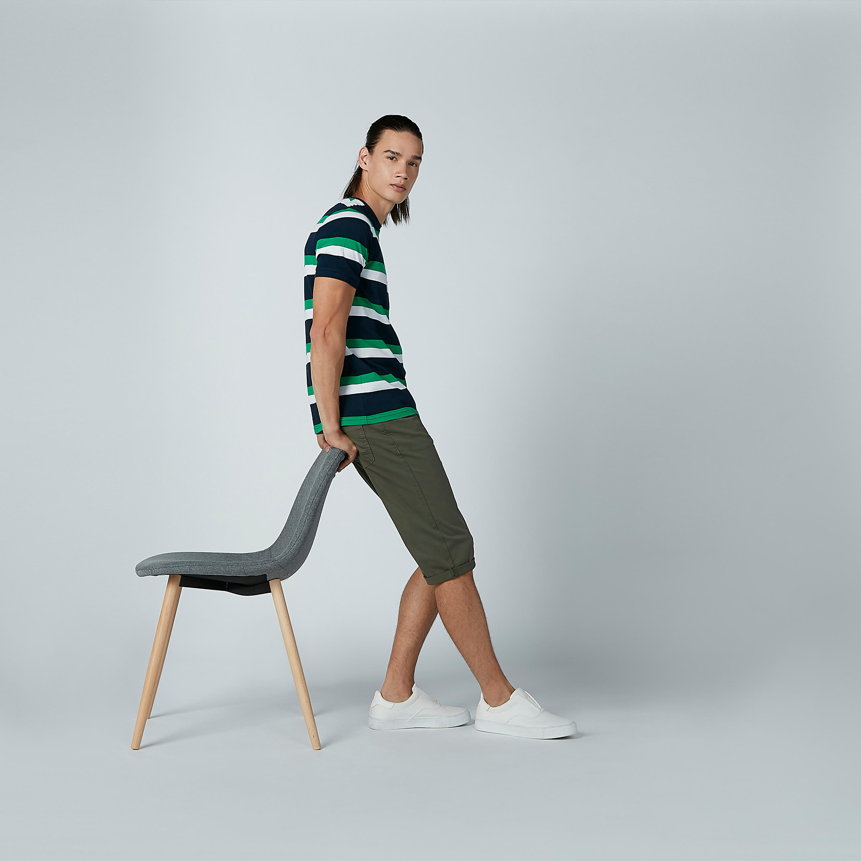 شورت سادة بحوّاف مثنية لأعلى وجيوب-men-clothing-bottoms-shorts-image-1