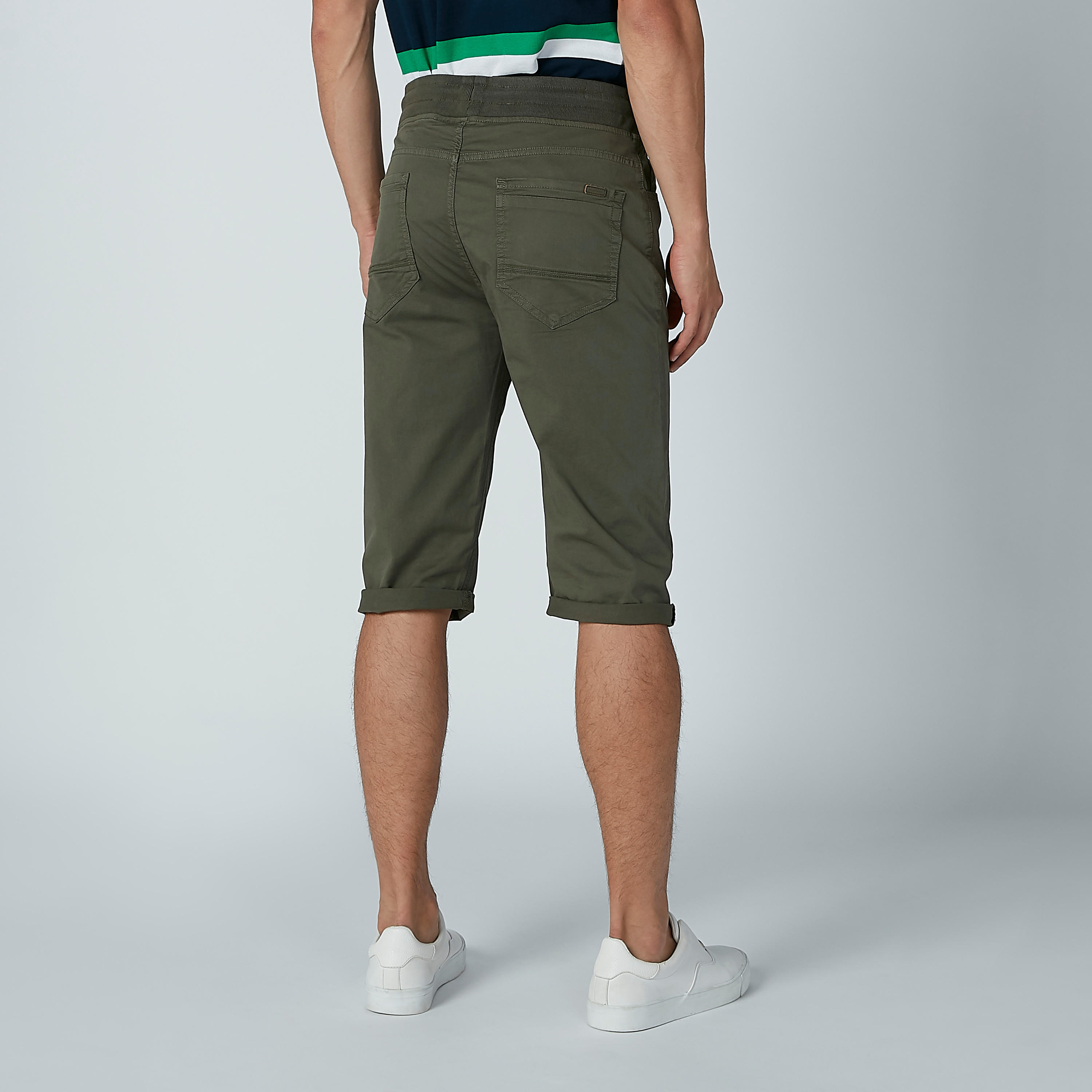 شورت سادة بحوّاف مثنية لأعلى وجيوب-men-clothing-bottoms-shorts-image-4