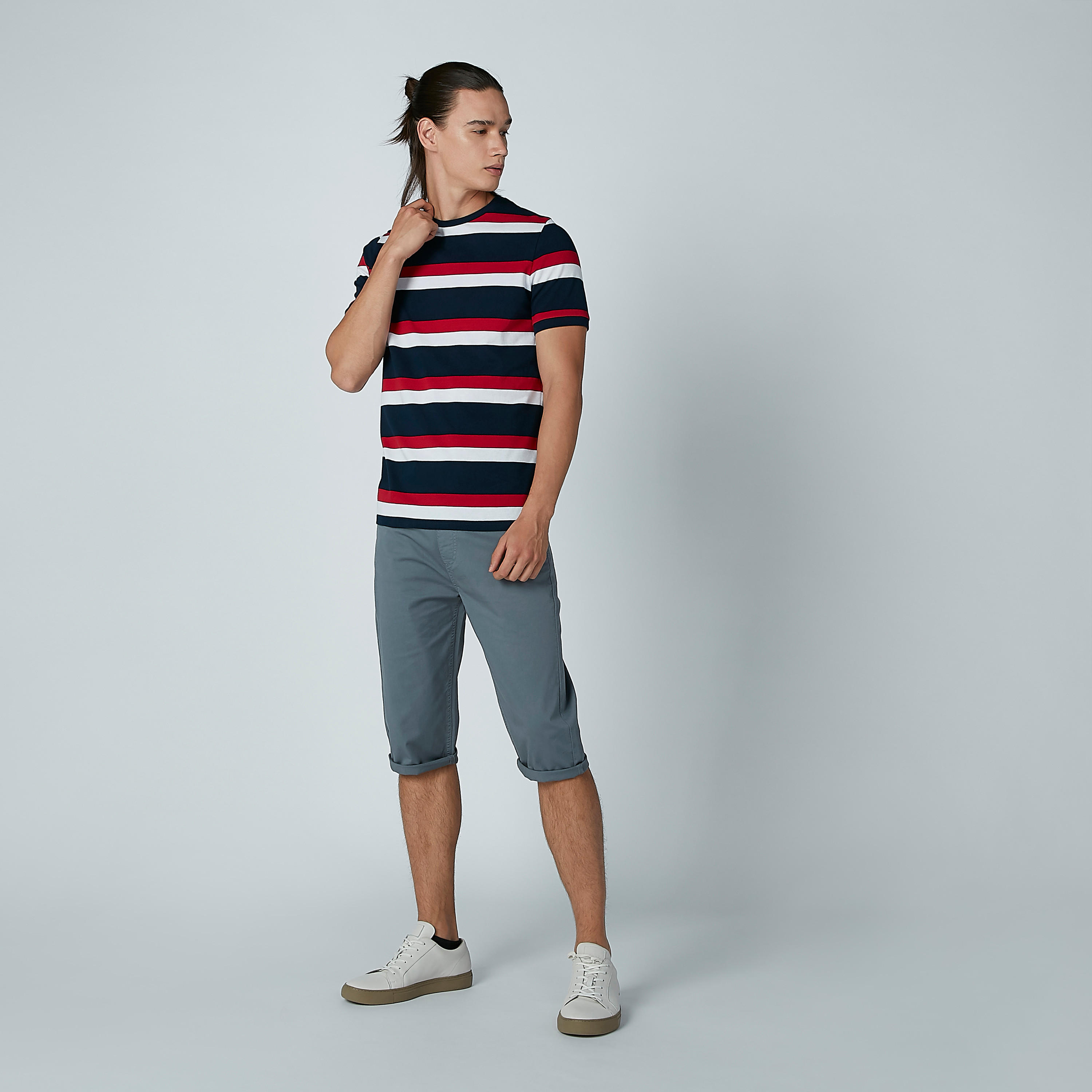 شورت سادة بحوّاف مثنية لأعلى وجيوب-men-clothing-bottoms-shorts-image-7