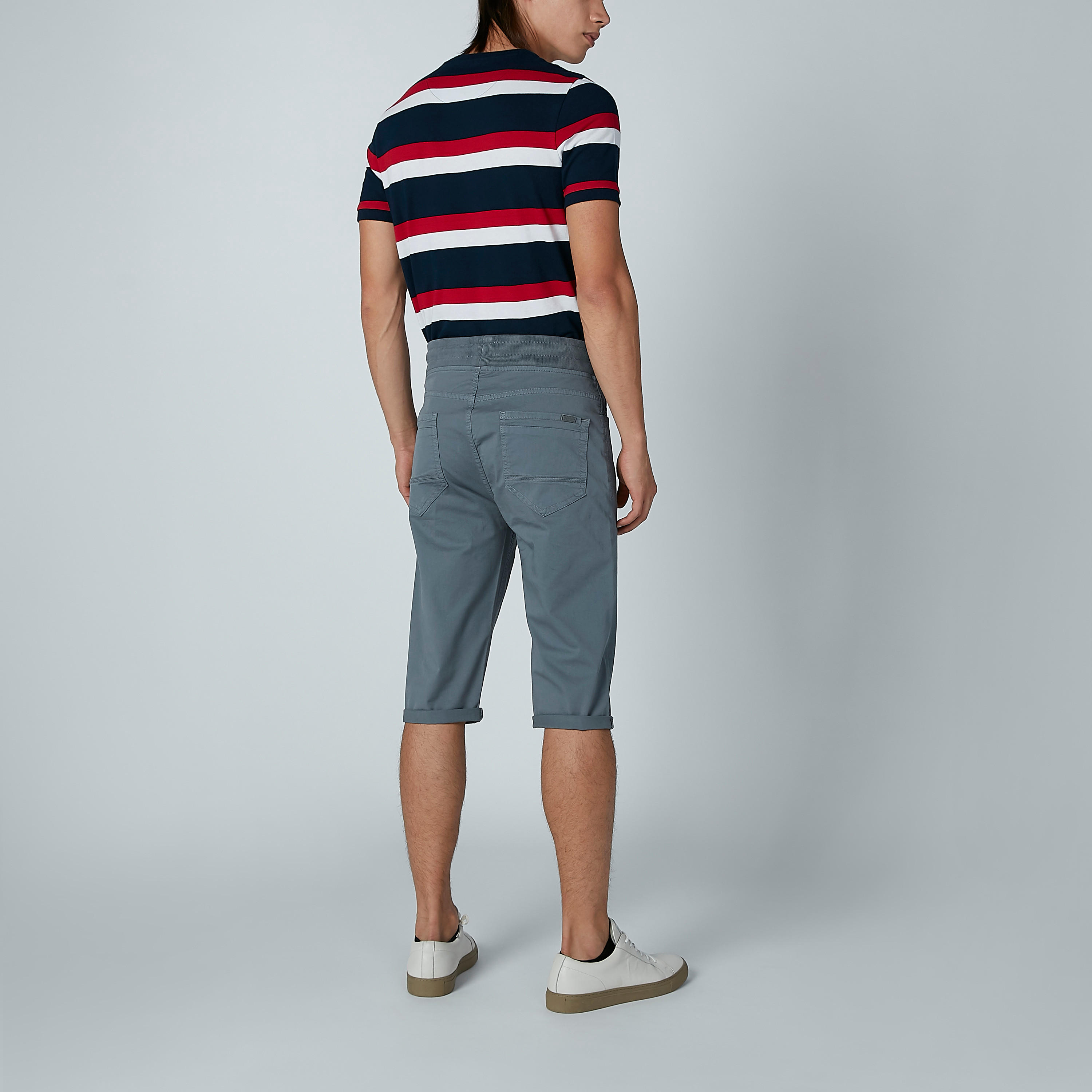 شورت سادة بحوّاف مثنية لأعلى وجيوب-men-clothing-bottoms-shorts-image-5