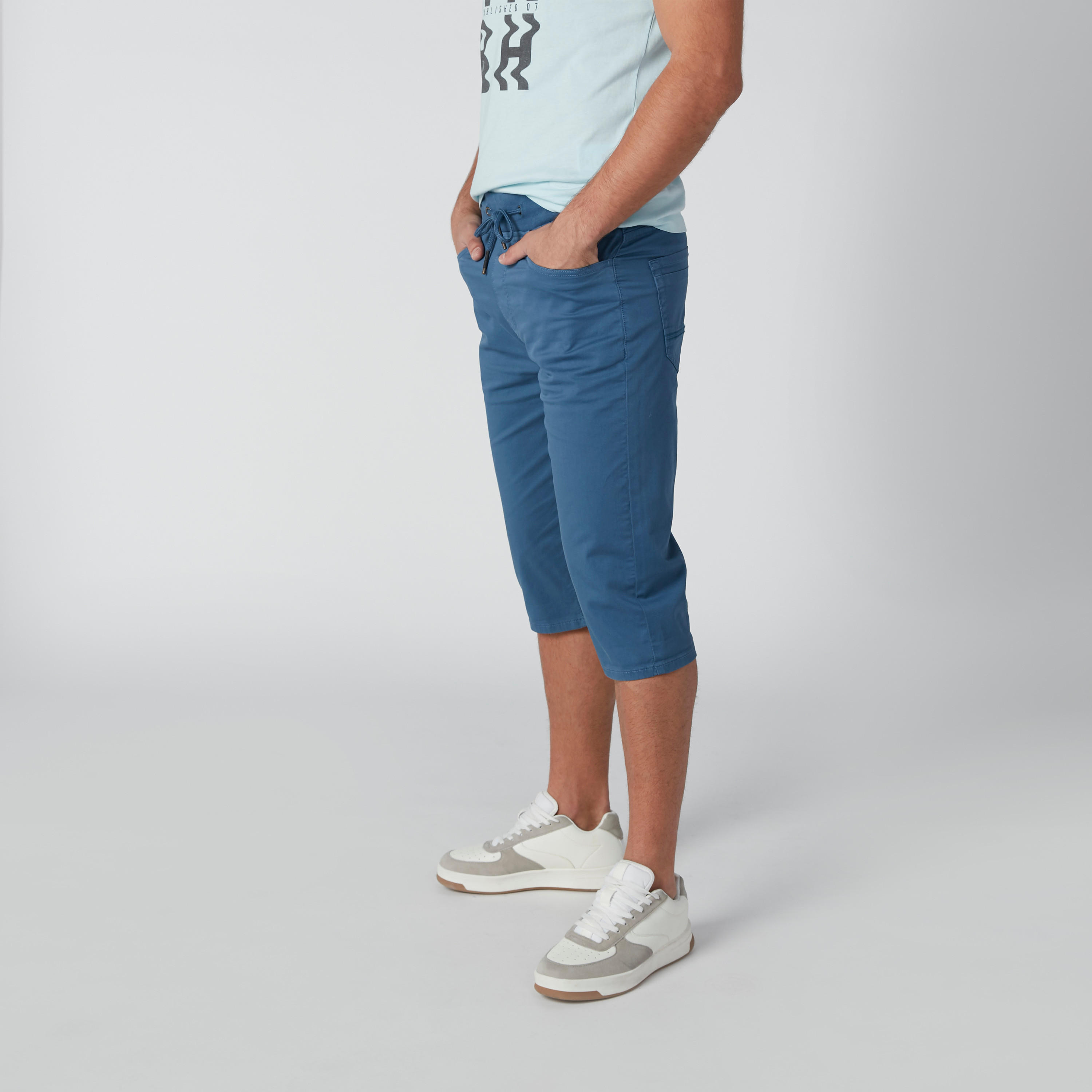 شورت بقصّة سكيني ورباط وجيوب-men-clothing-bottoms-shorts-image-4
