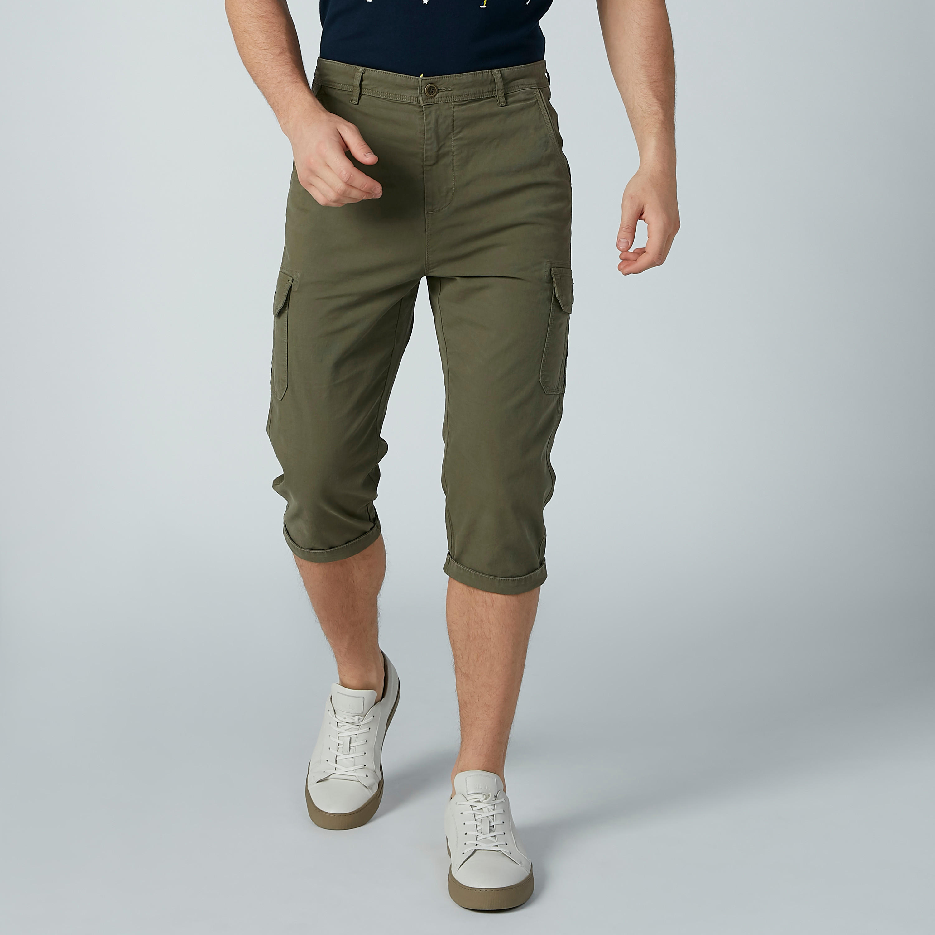 بنطال سادة بطول 3/4 بجيوب وحلقات للحزام-men-clothing-bottoms-shorts-image-2