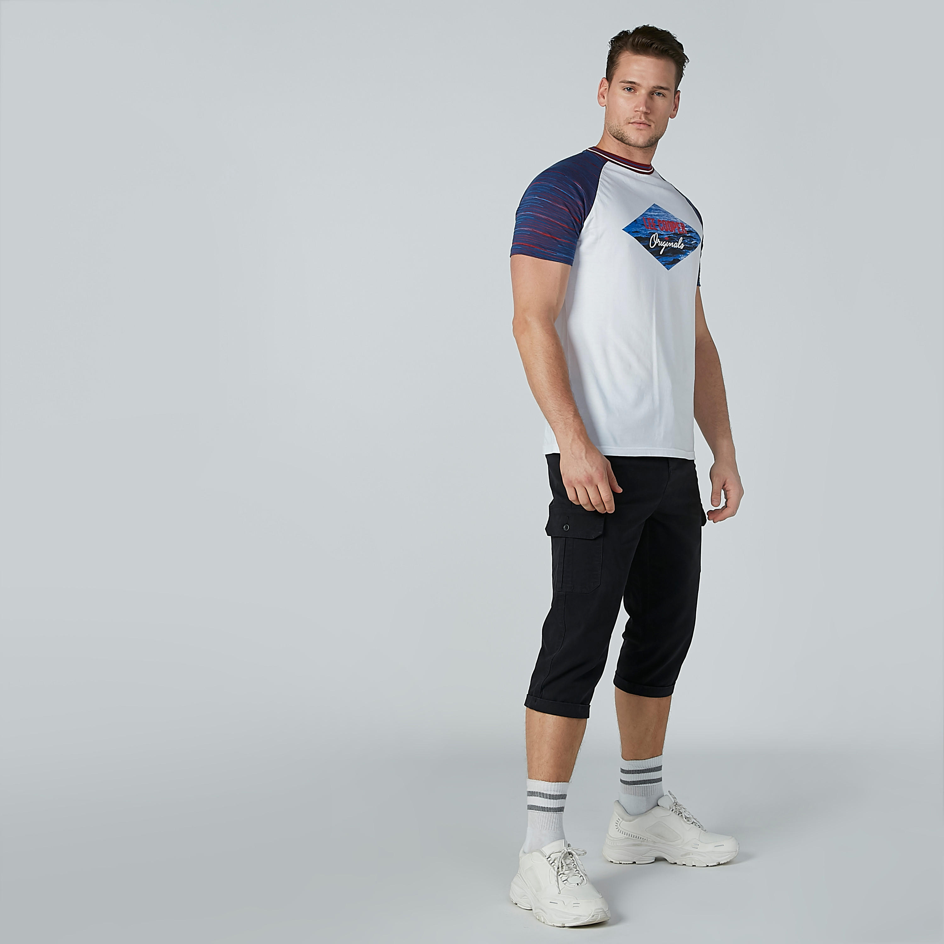 شورت سادة بسحّاب إغلاق وجيوب-men-clothing-bottoms-shorts-image-2