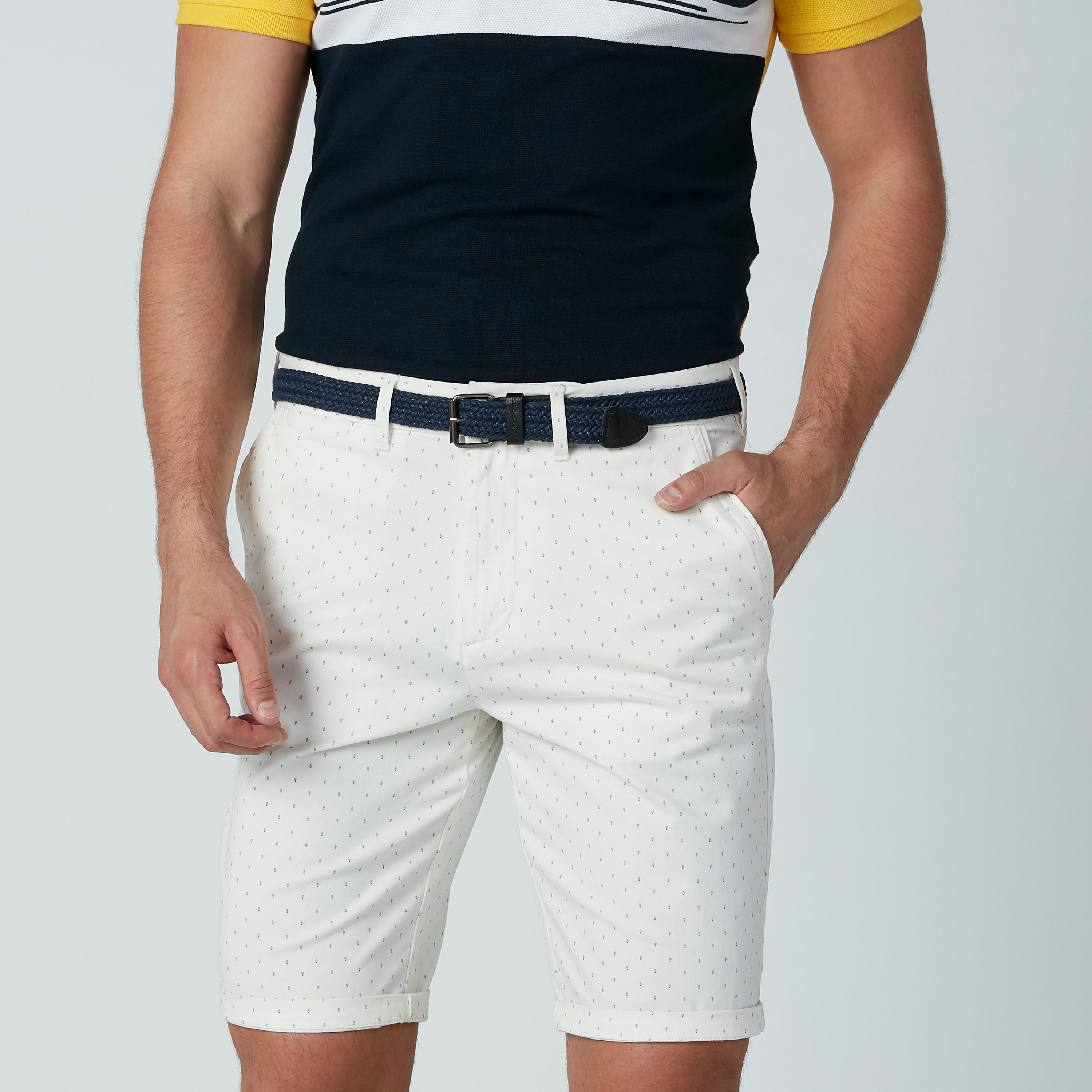 شورت بخصر متوسط الارتفاع وجيوب وطبعات منقّطة-men-clothing-bottoms-shorts-image-1