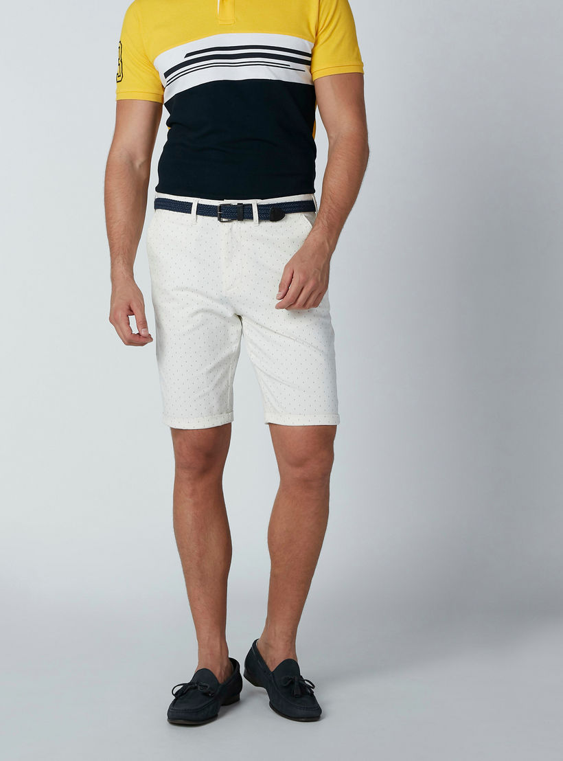 شورت بخصر متوسط الارتفاع وجيوب وطبعات منقّطة-men-clothing-bottoms-shorts-image-3