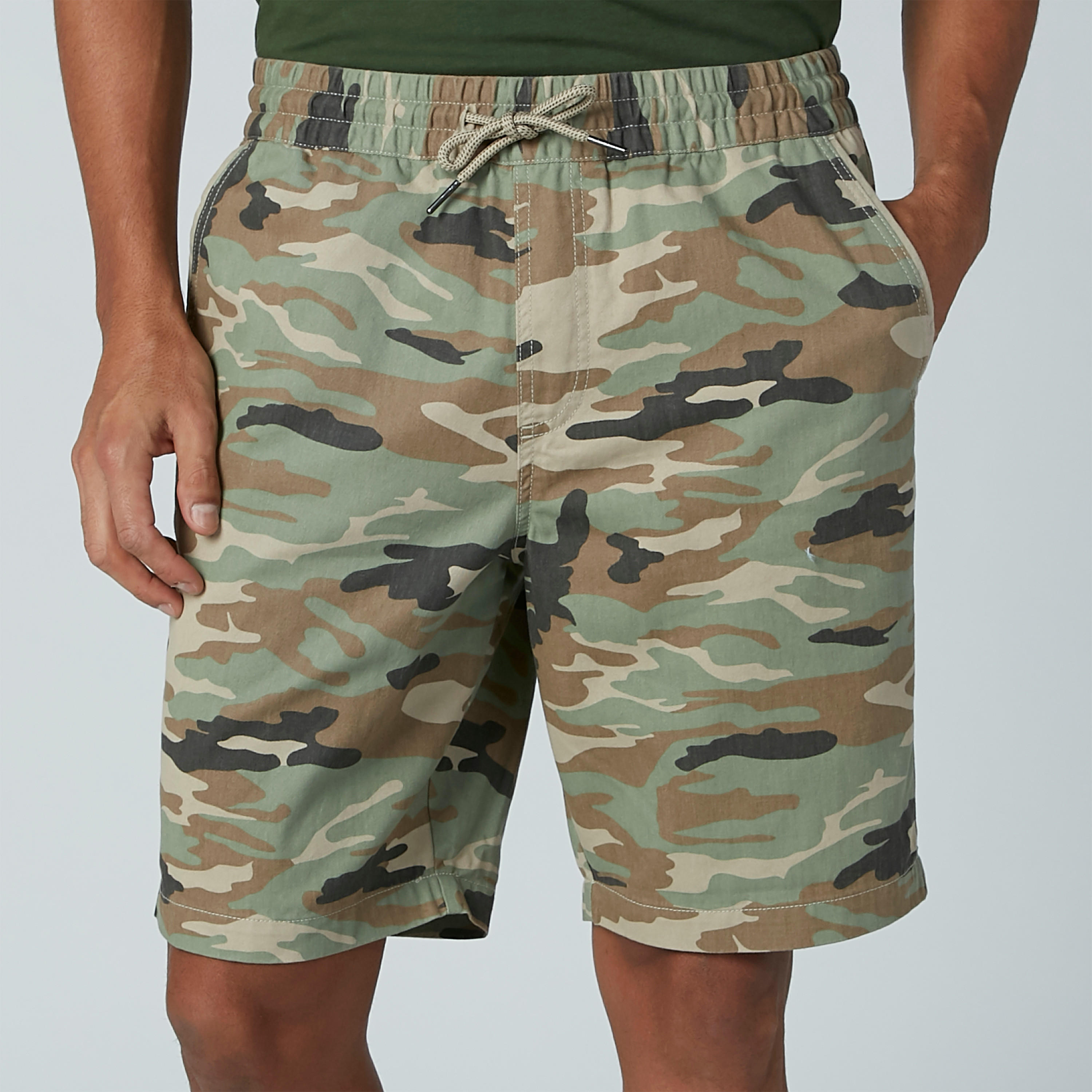 شورت برباط وجيوب وطبعات مموّهة-men-clothing-bottoms-shorts-image-4