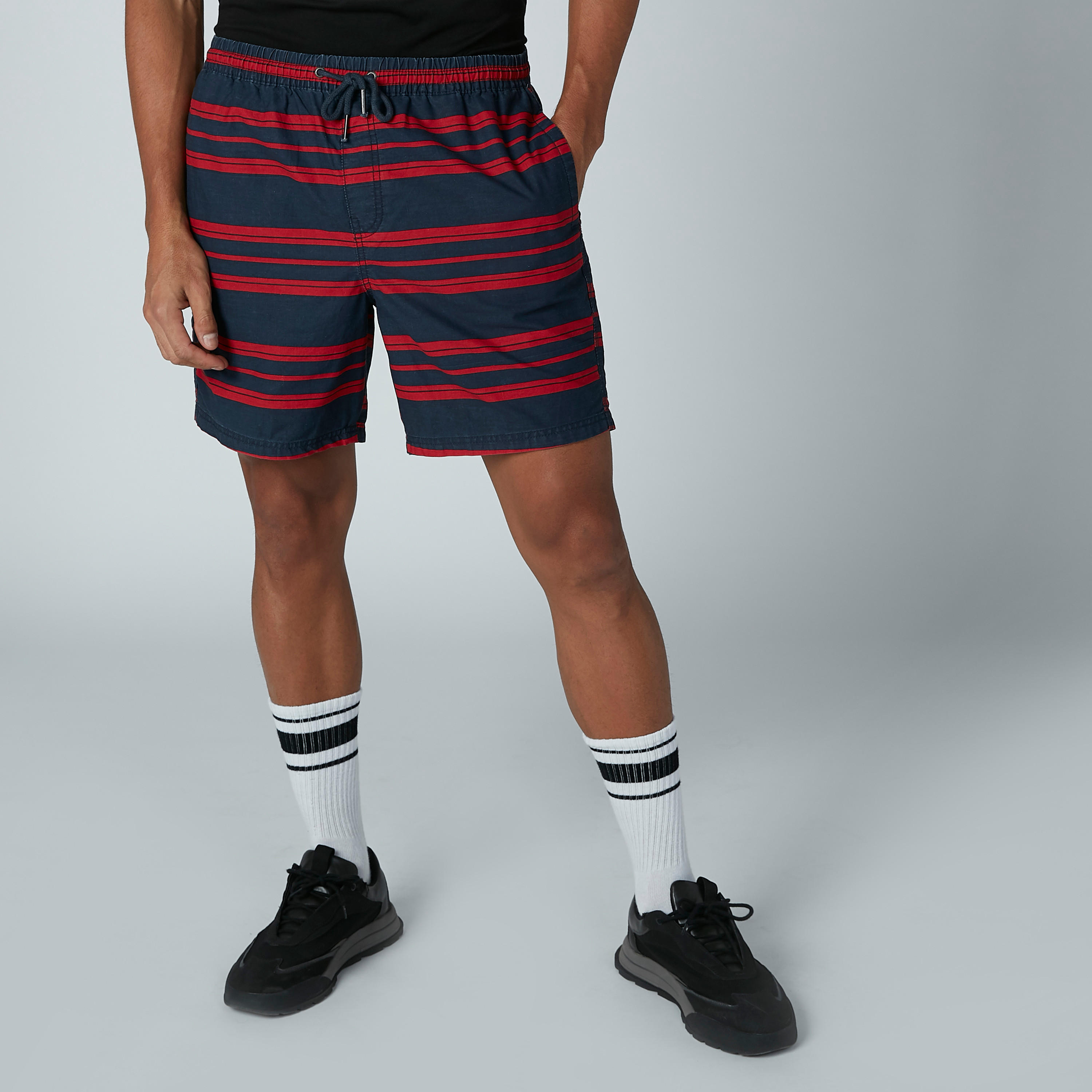 شورت مقلّم برباط وجيوب-men-clothing-bottoms-shorts-image-1