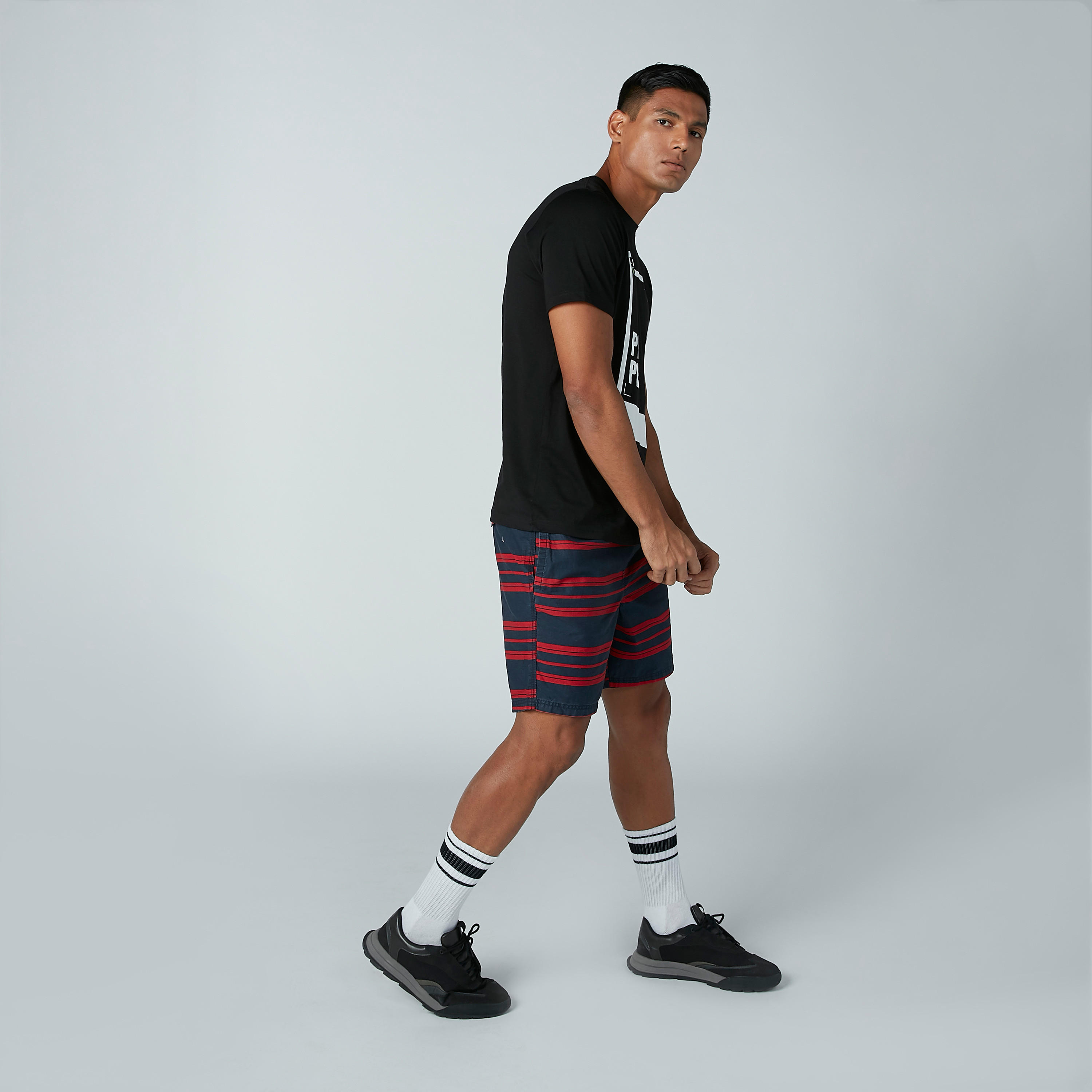 شورت مقلّم برباط وجيوب-men-clothing-bottoms-shorts-image-5