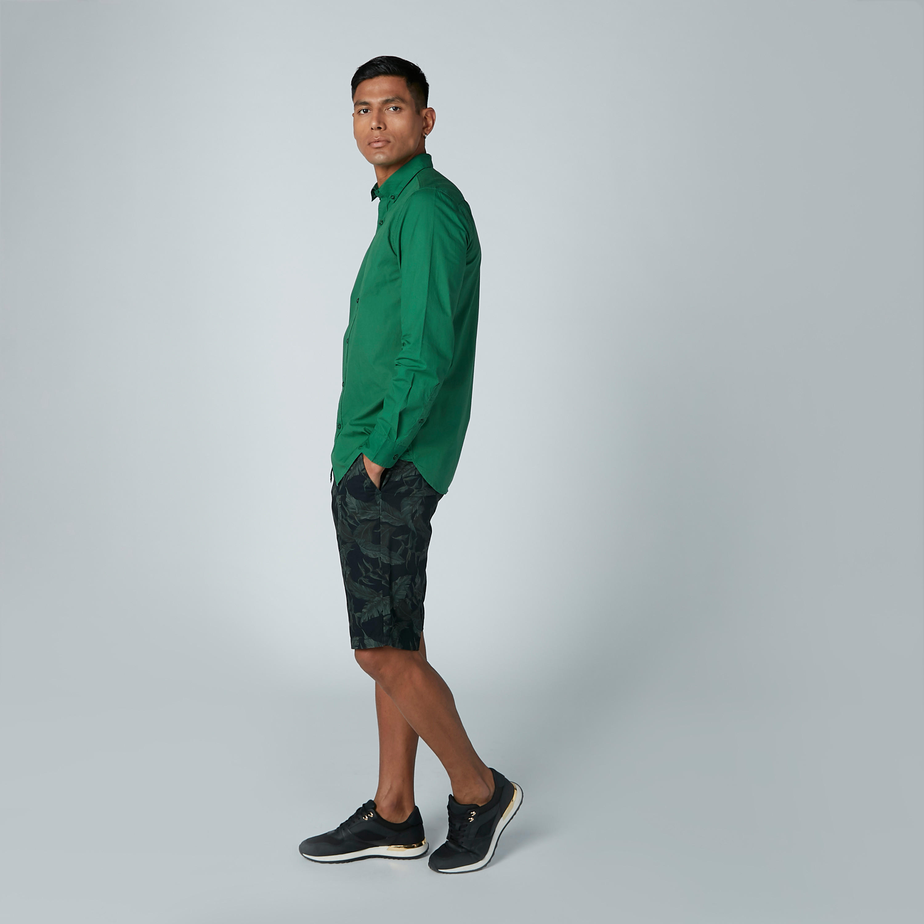 شورت بجيوب وطبعات تروبيكال-men-clothing-bottoms-shorts-image-1