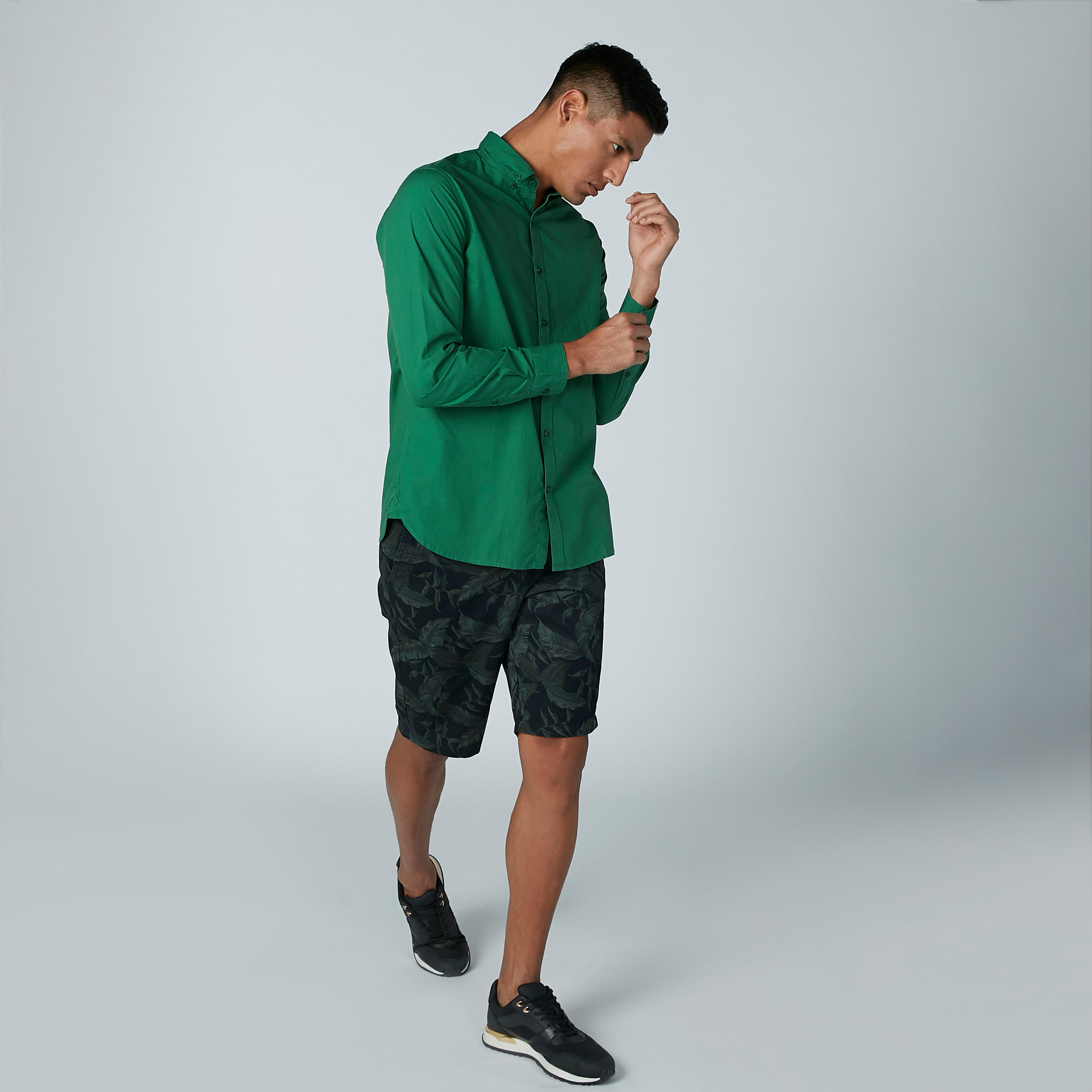 شورت بجيوب وطبعات تروبيكال-men-clothing-bottoms-shorts-image-4