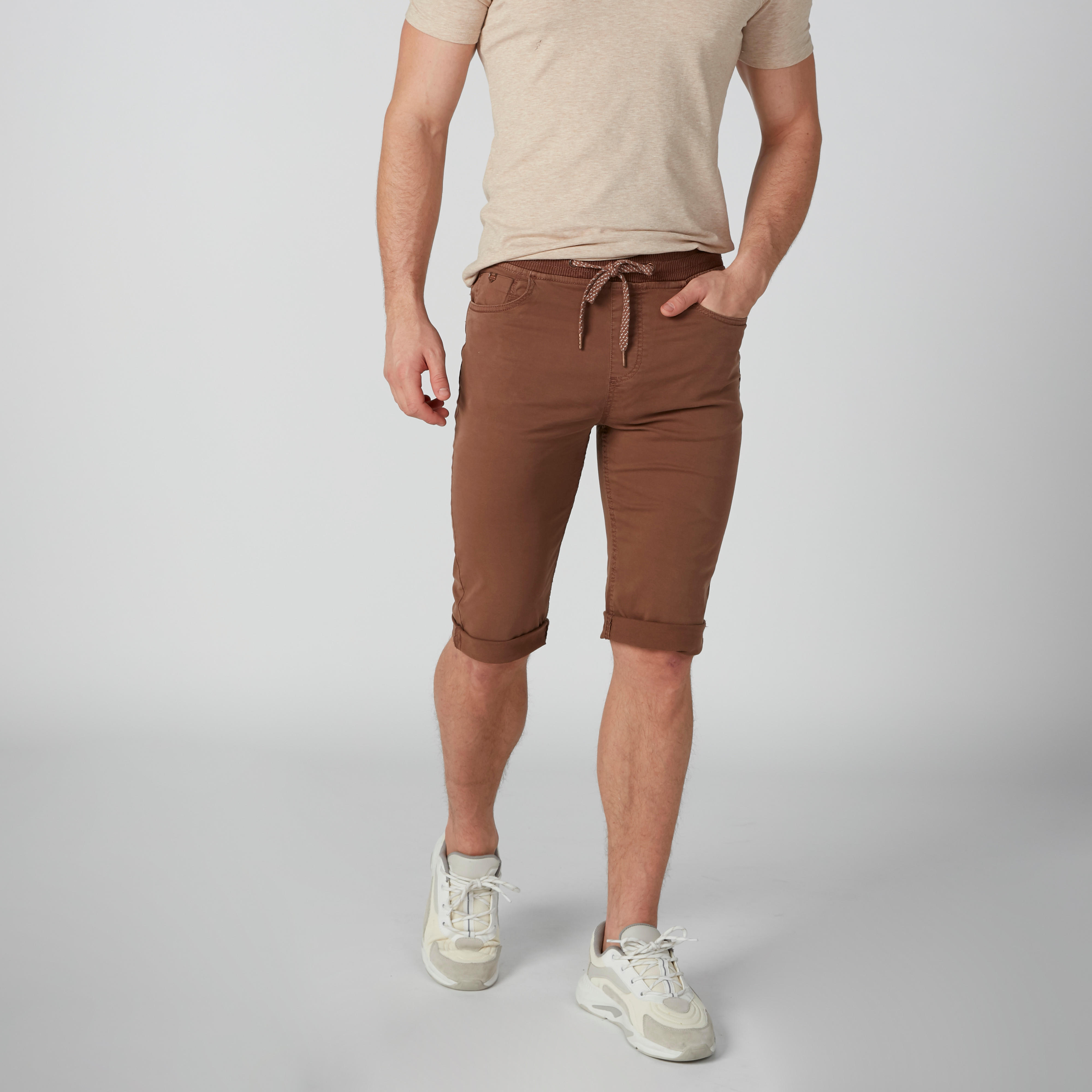 شورت بجيوب وخصر مرن ورباط-men-clothing-bottoms-shorts-image-2