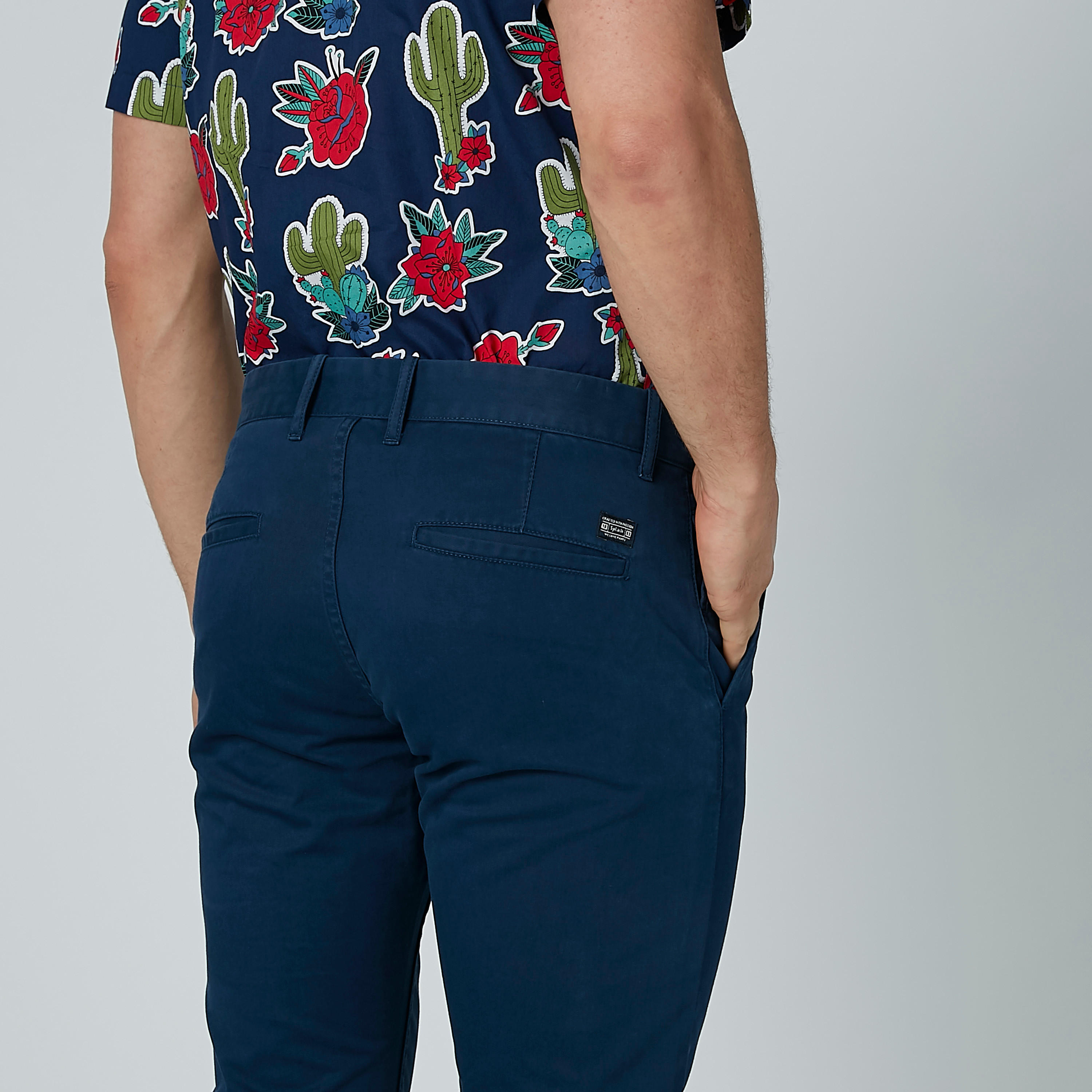 بنطال شينو سادة بسحّاب إغلاق وجيوب-men-clothing-bottoms-trousersandchinos-trousers-image-4