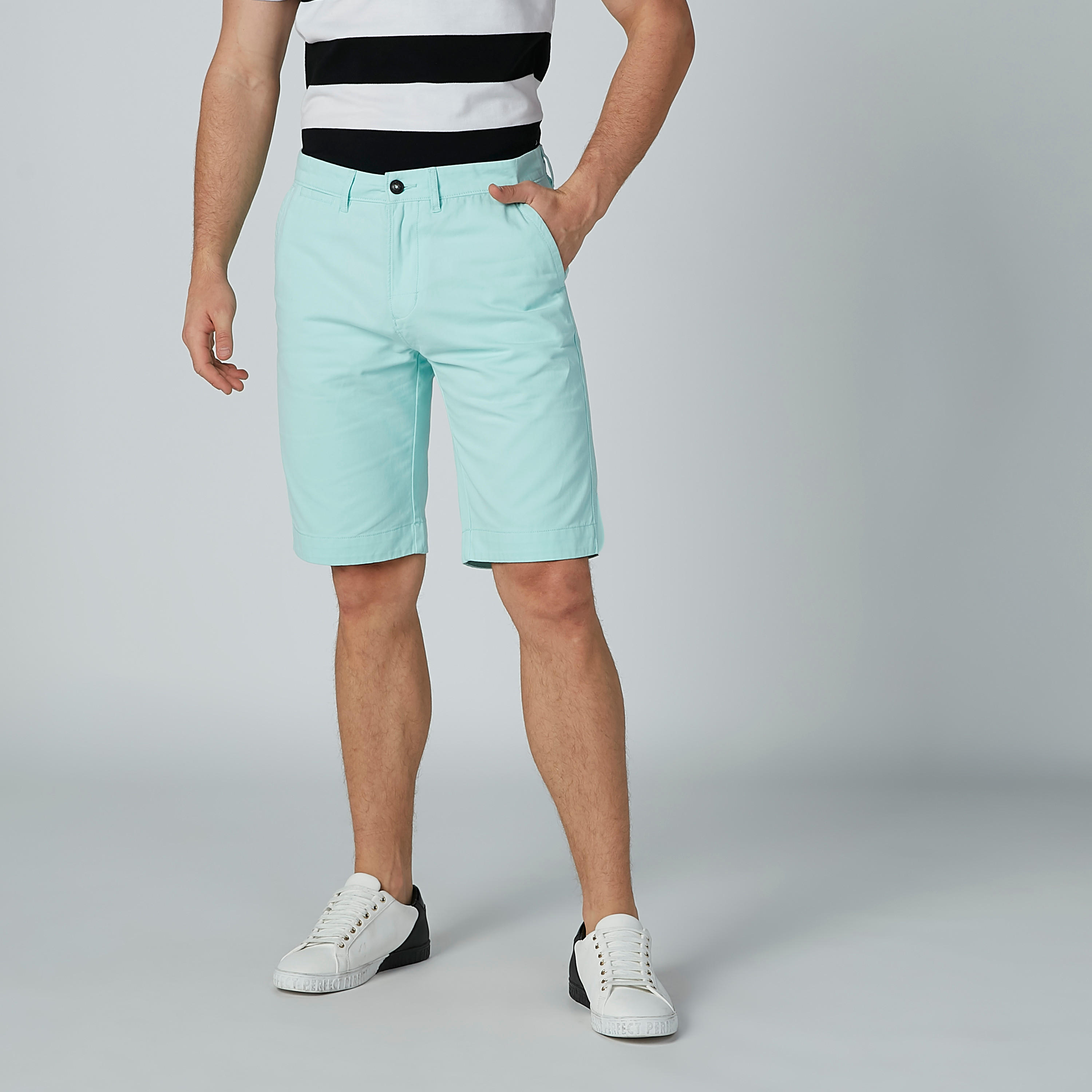 شورت سادة بسحّاب إغلاق وجيوب-men-clothing-bottoms-shorts-image-1