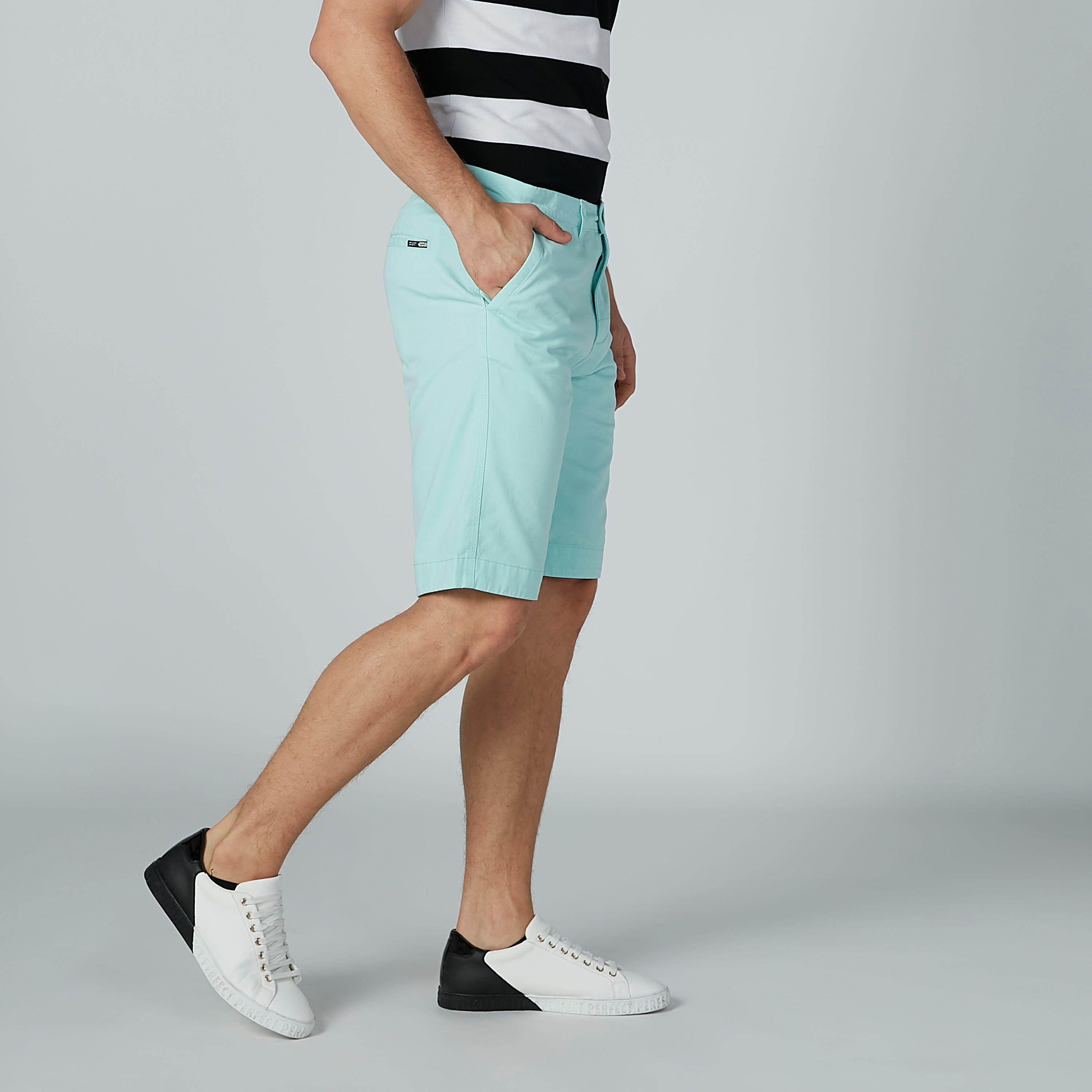 شورت سادة بسحّاب إغلاق وجيوب-men-clothing-bottoms-shorts-image-4
