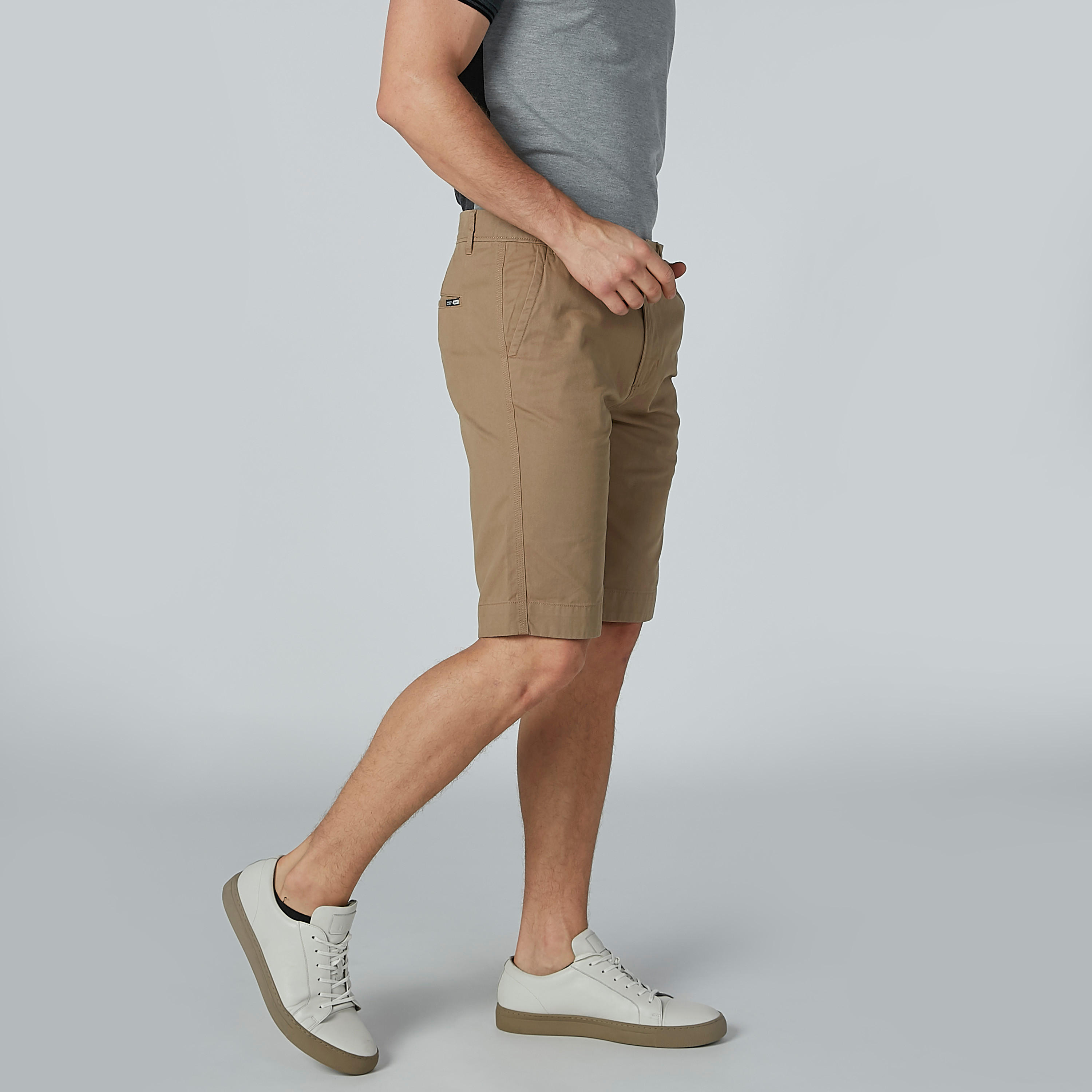 شورت سادة بجيوب وحلقات حزام-men-clothing-bottoms-shorts-image-4