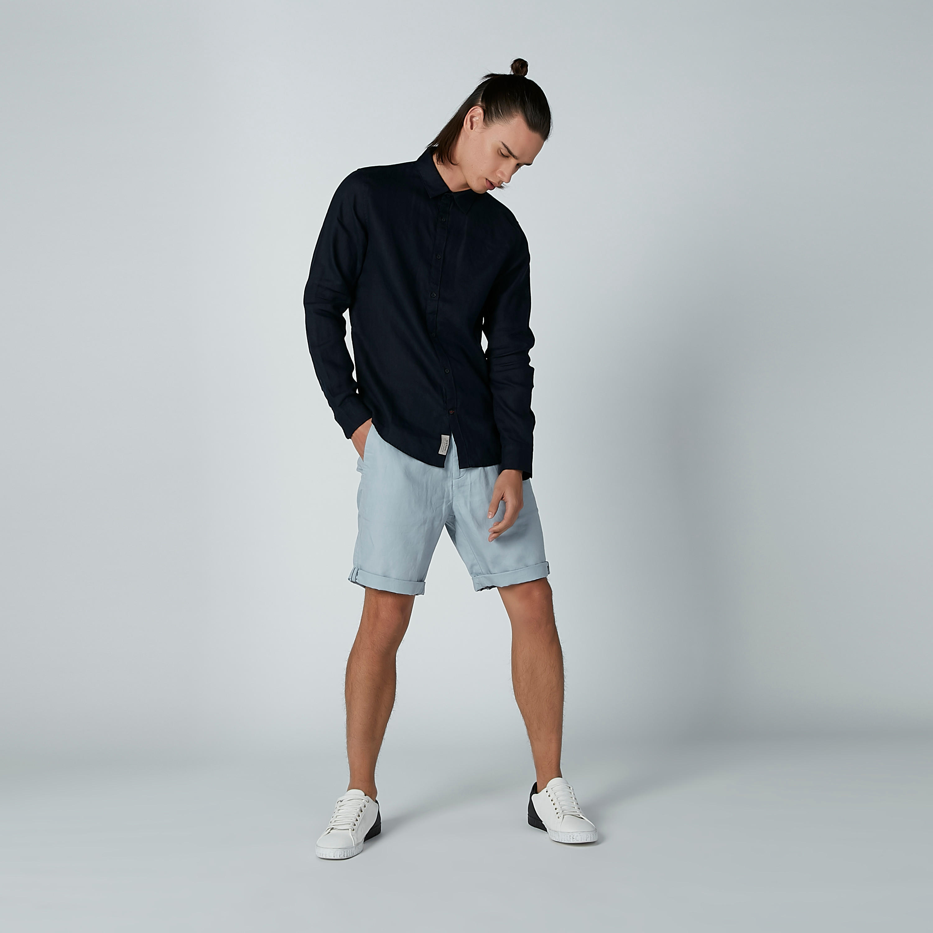 شورت سادة بسحّاب إغلاق وجيوب-men-clothing-bottoms-shorts-image-2