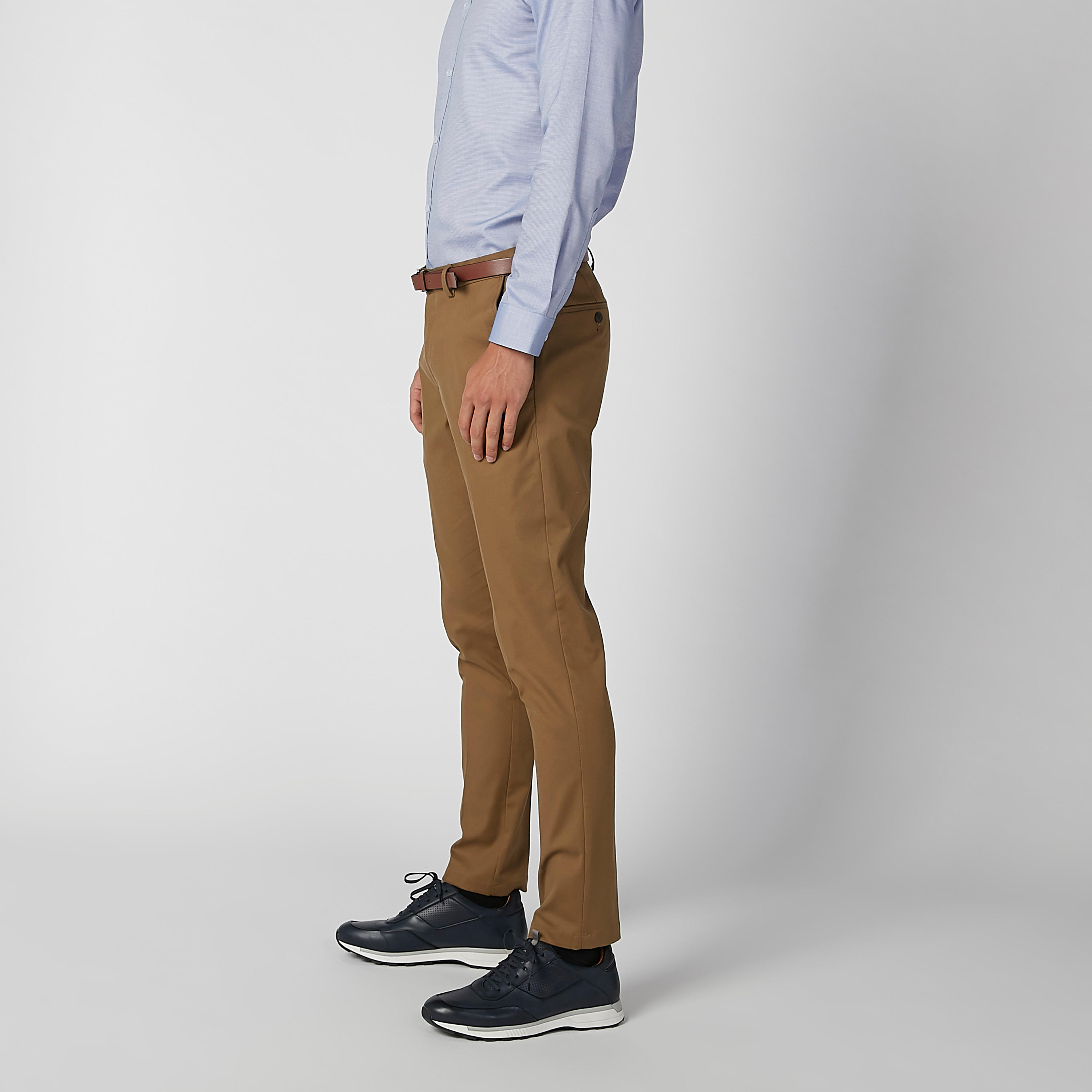 بنطلون شينو سادة سليم بجيوب من خامات مستدامة-men-clothing-bottoms-trousersandchinos-trousers-image-1