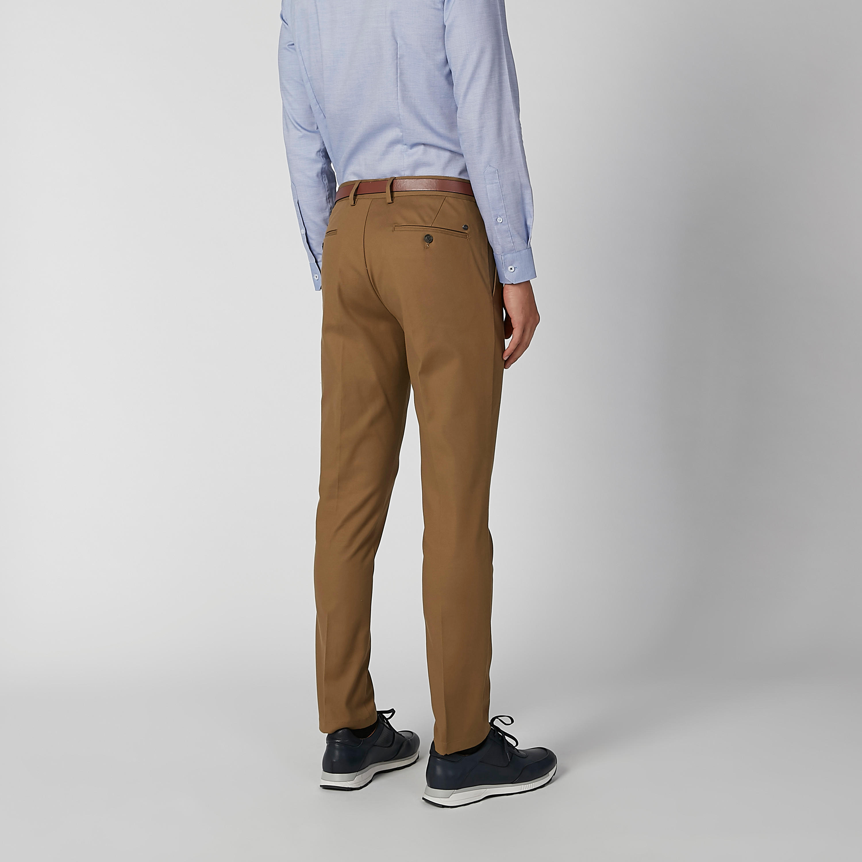بنطلون شينو سادة سليم بجيوب من خامات مستدامة-men-clothing-bottoms-trousersandchinos-trousers-image-5