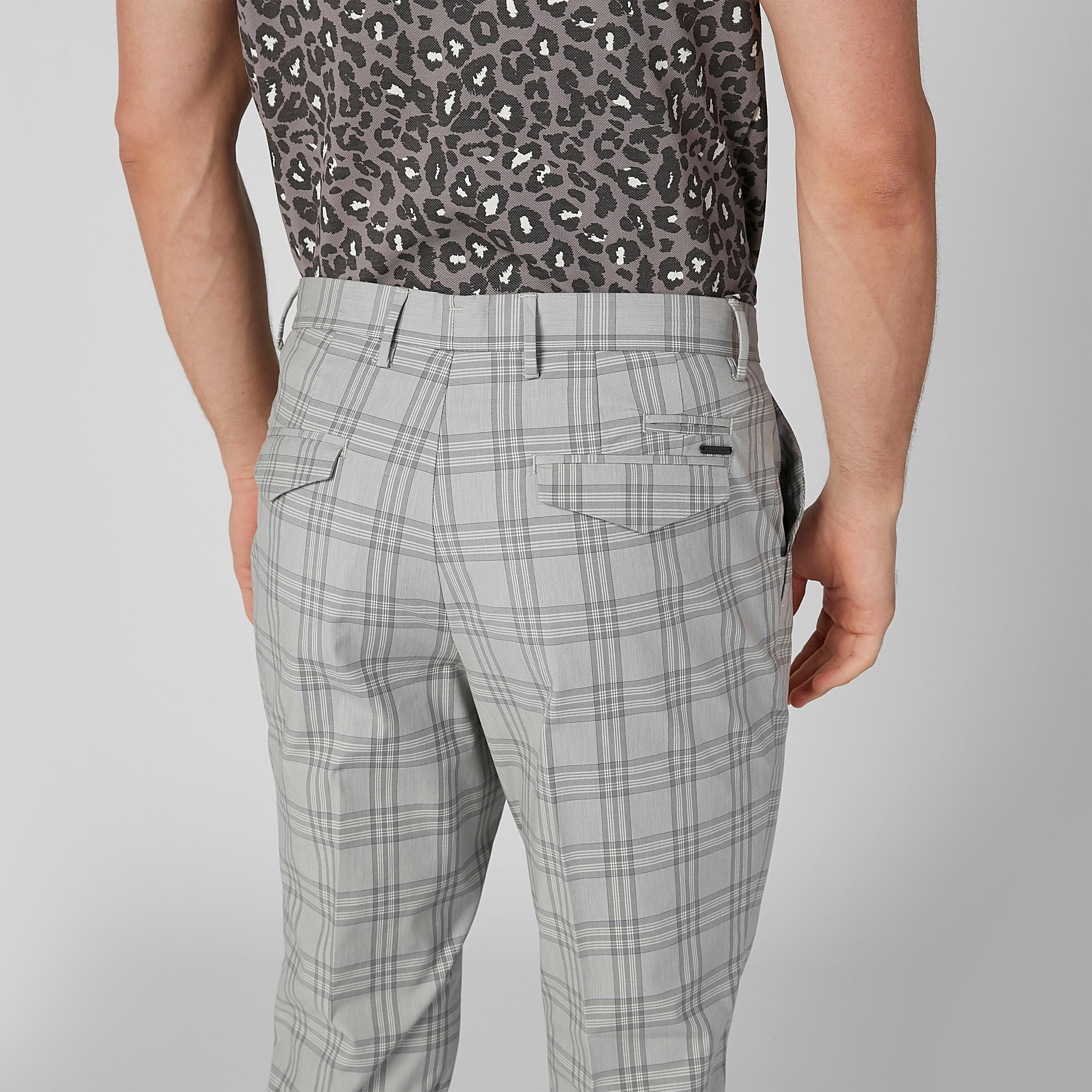 بنطال شينو كاروهات بقصّة سليم وجيوب-men-clothing-bottoms-trousersandchinos-trousers-image-6