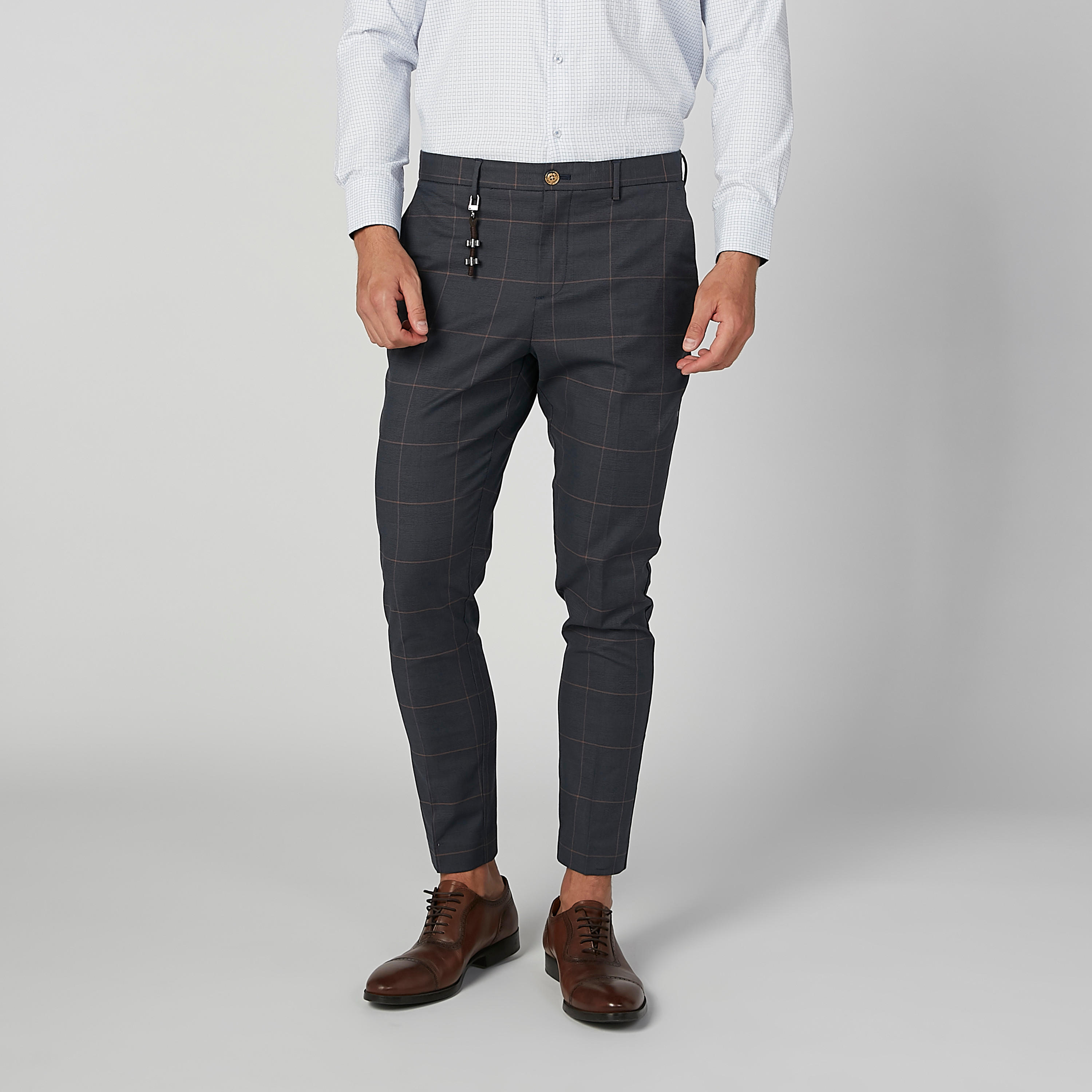 بنطال شينو كاروهات طويل بقصّة سليم وجيوب-men-clothing-bottoms-trousersandchinos-trousers-image-1