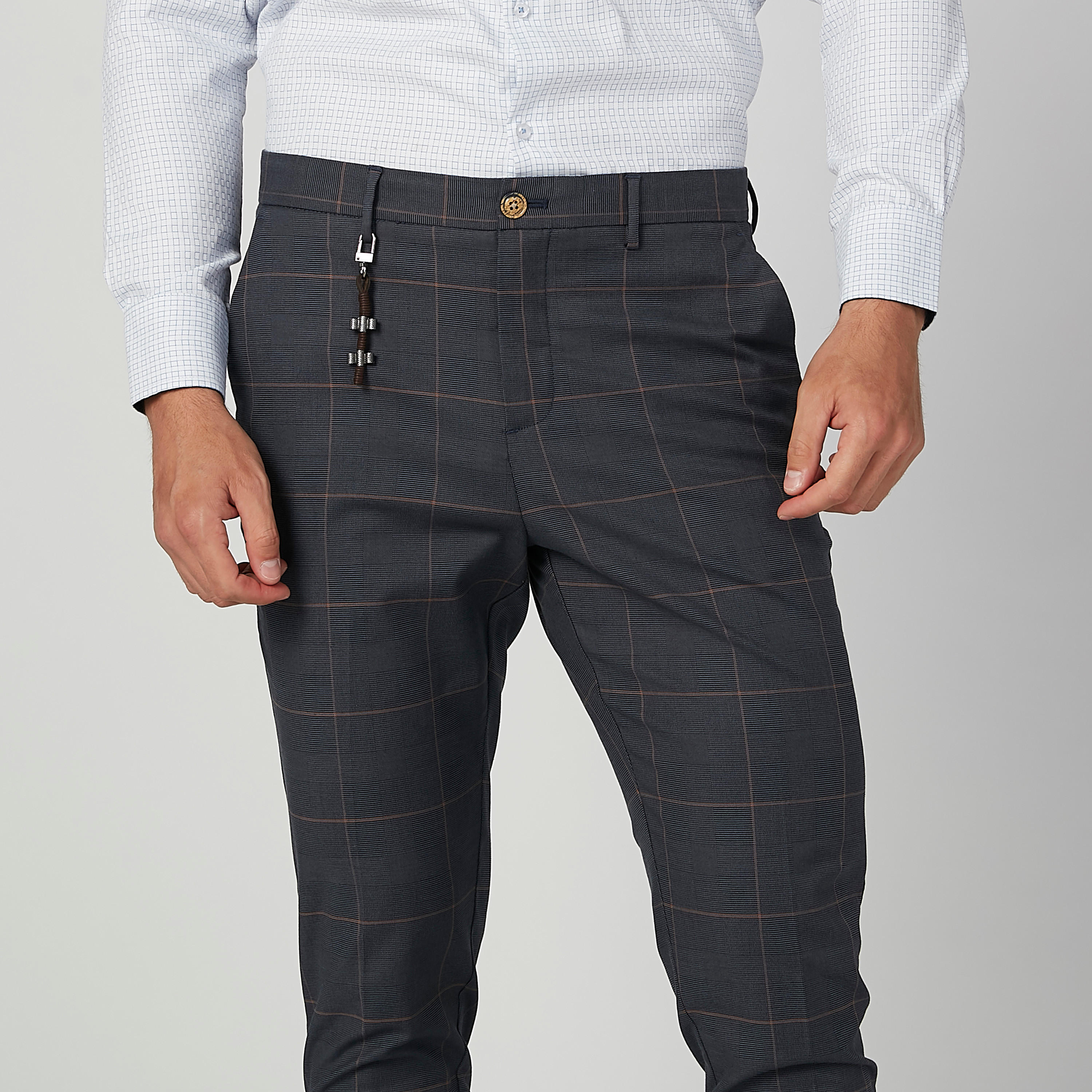 بنطال شينو كاروهات طويل بقصّة سليم وجيوب-men-clothing-bottoms-trousersandchinos-trousers-image-3