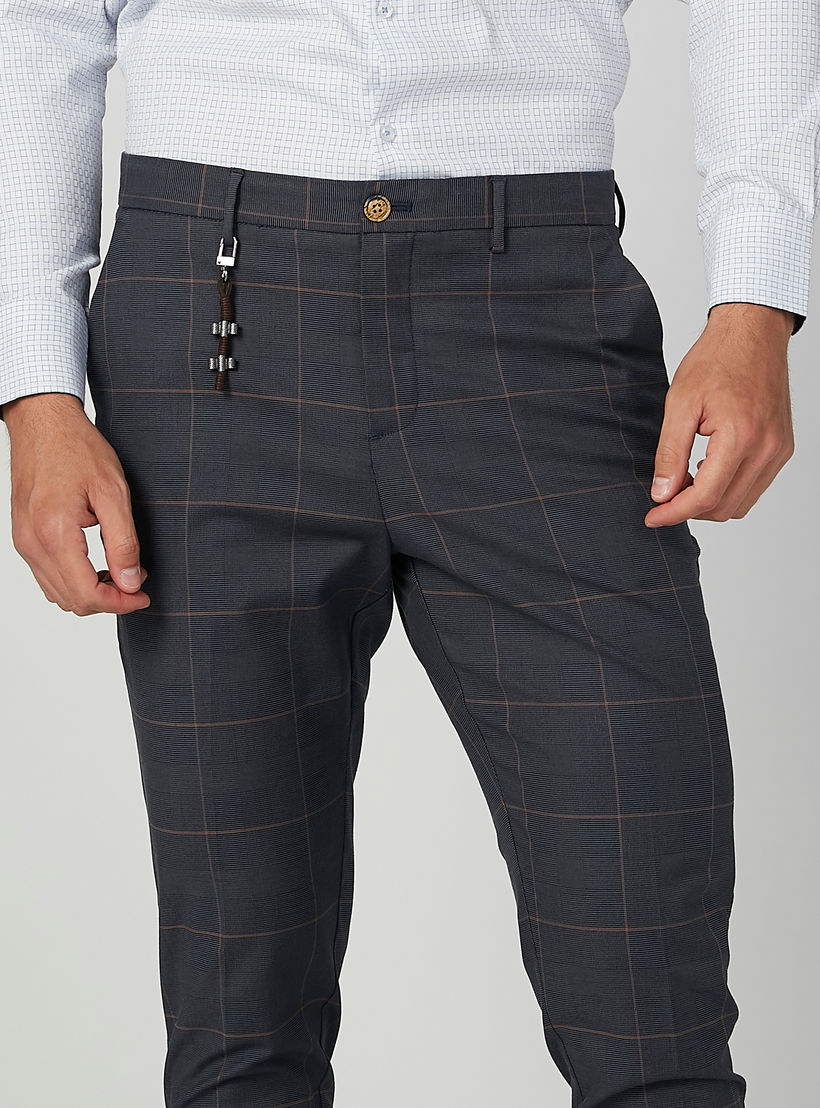 بنطال شينو كاروهات طويل بقصّة سليم وجيوب-men-clothing-bottoms-trousersandchinos-trousers-image-3