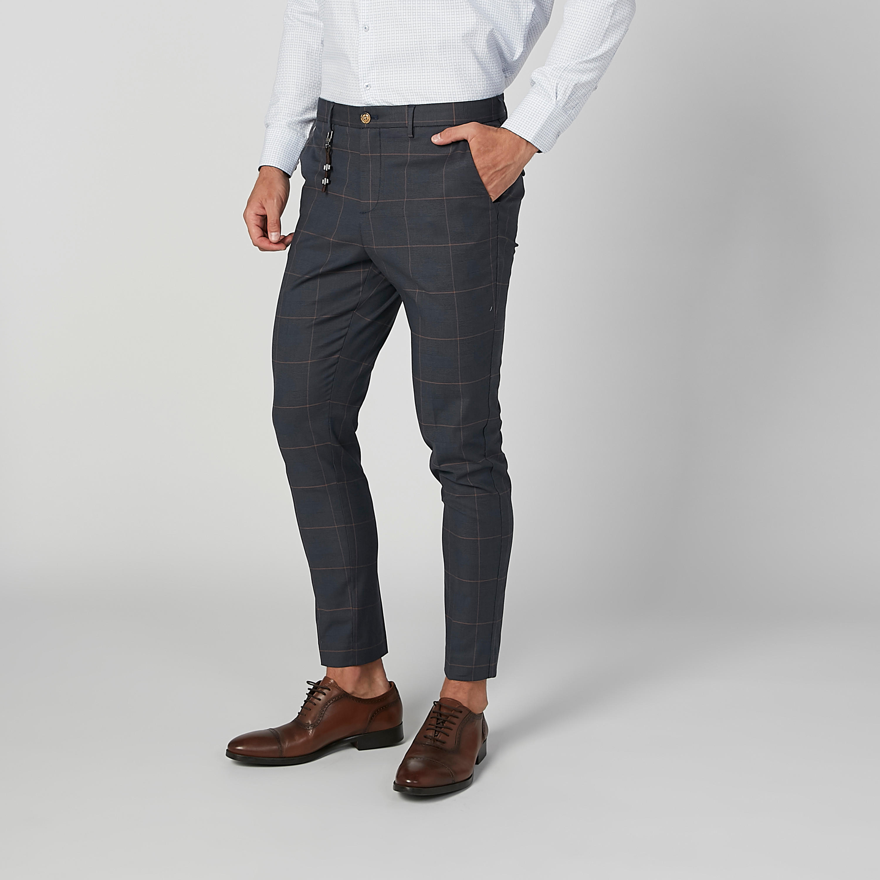 بنطال شينو كاروهات طويل بقصّة سليم وجيوب-men-clothing-bottoms-trousersandchinos-trousers-image-4