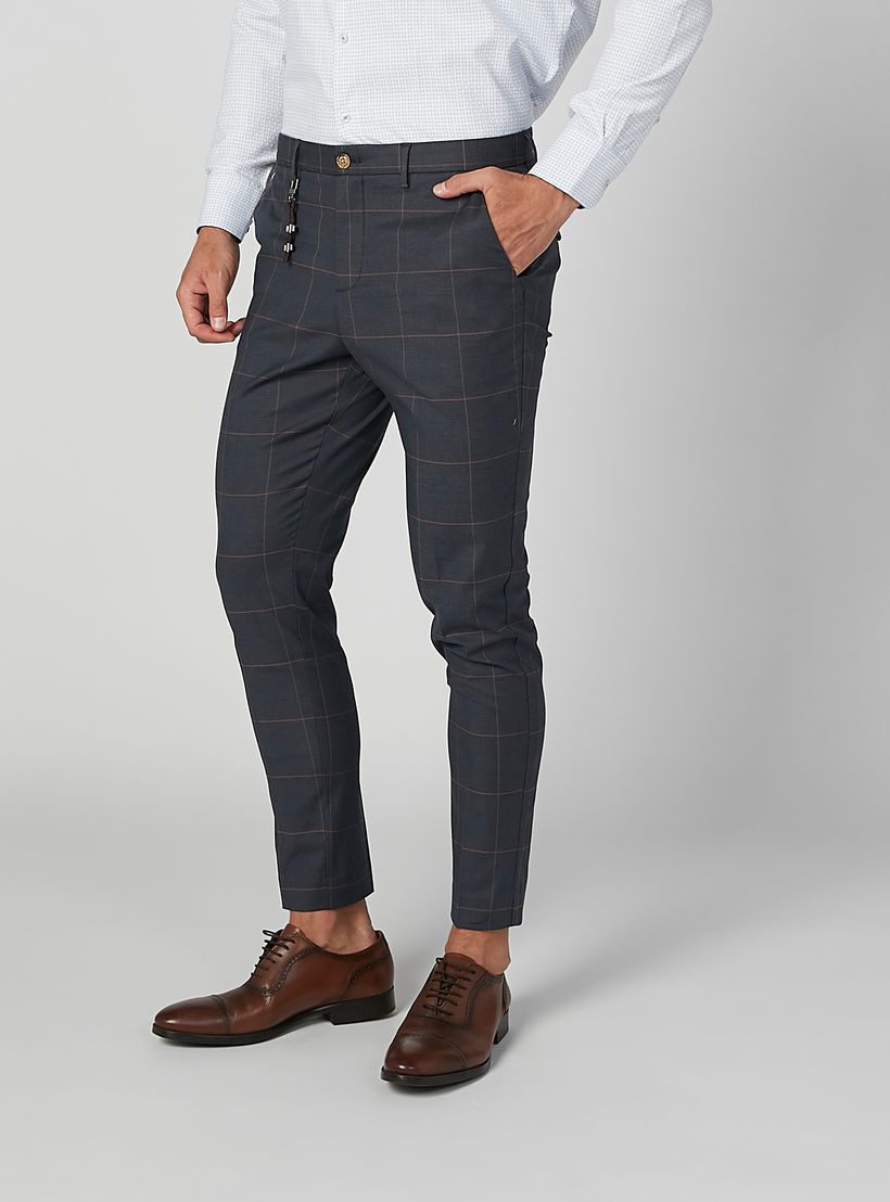 بنطال شينو كاروهات طويل بقصّة سليم وجيوب-men-clothing-bottoms-trousersandchinos-trousers-image-4
