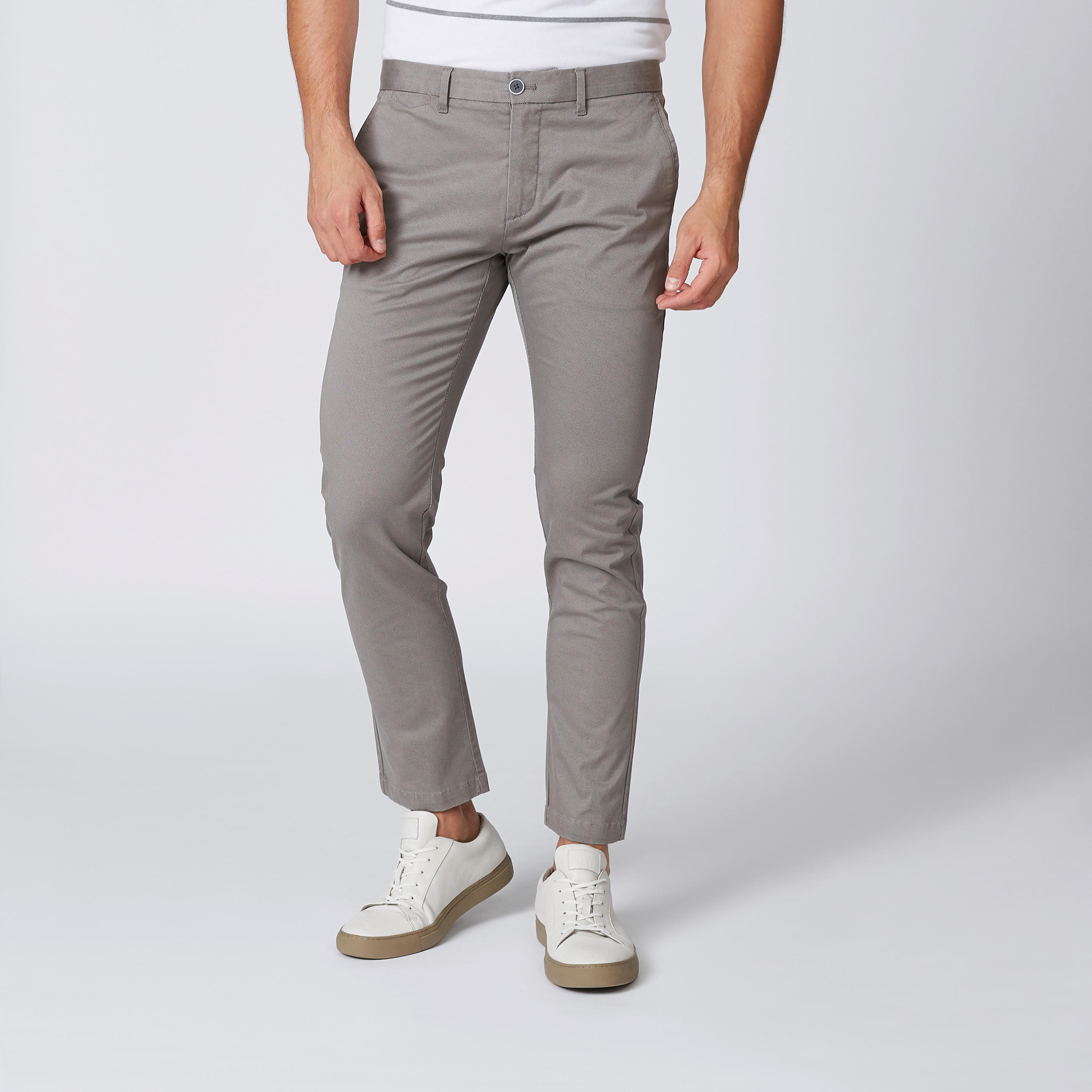 بنطلون شينو سادة بقصّة سليم وخصر متوسط الارتفاع وجيوب-men-clothing-bottoms-trousersandchinos-trousers-image-1