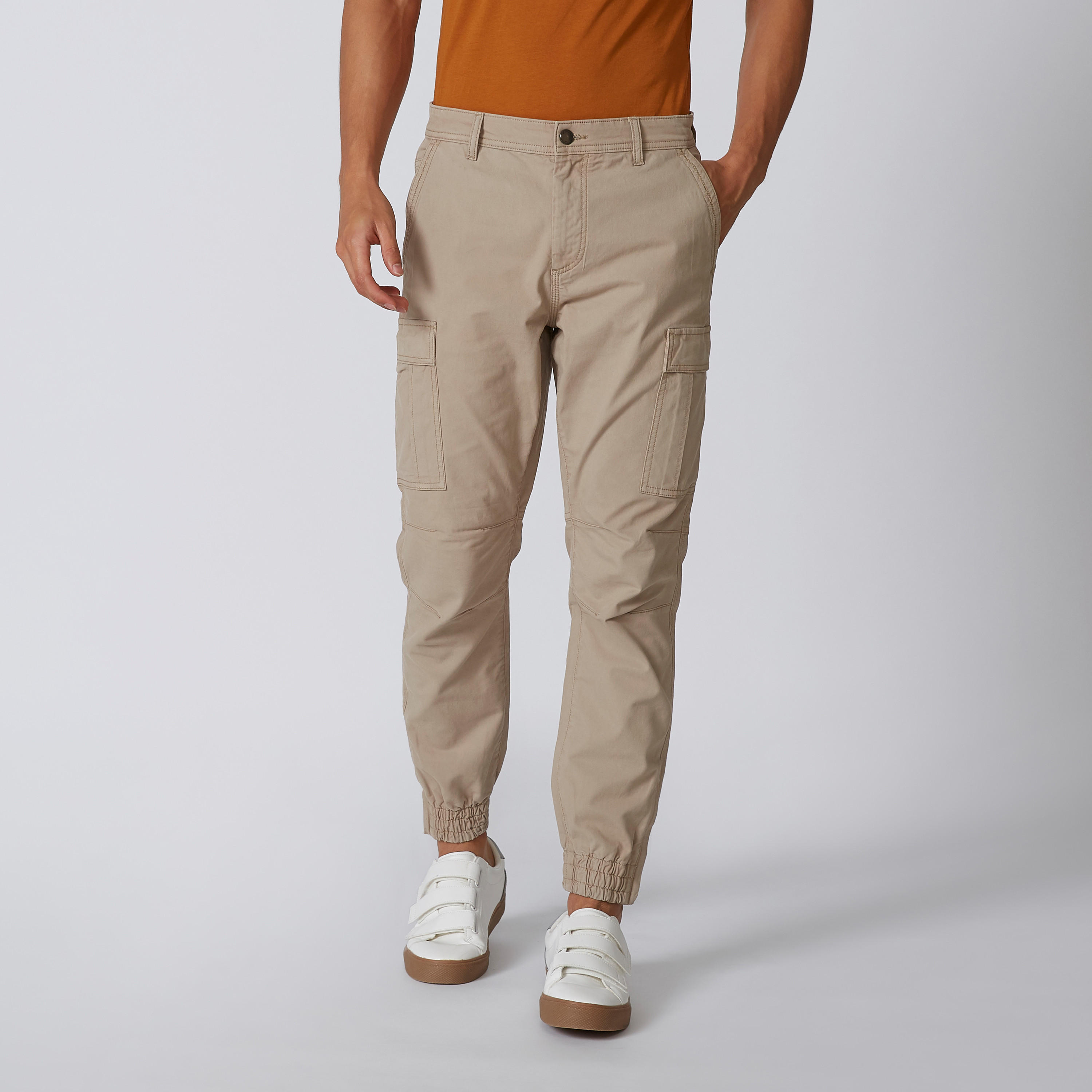 بنطال كارجو بقصّة سليم وأساور مطّاطية وجيوب-men-clothing-bottoms-trousersandchinos-trousers-image-3