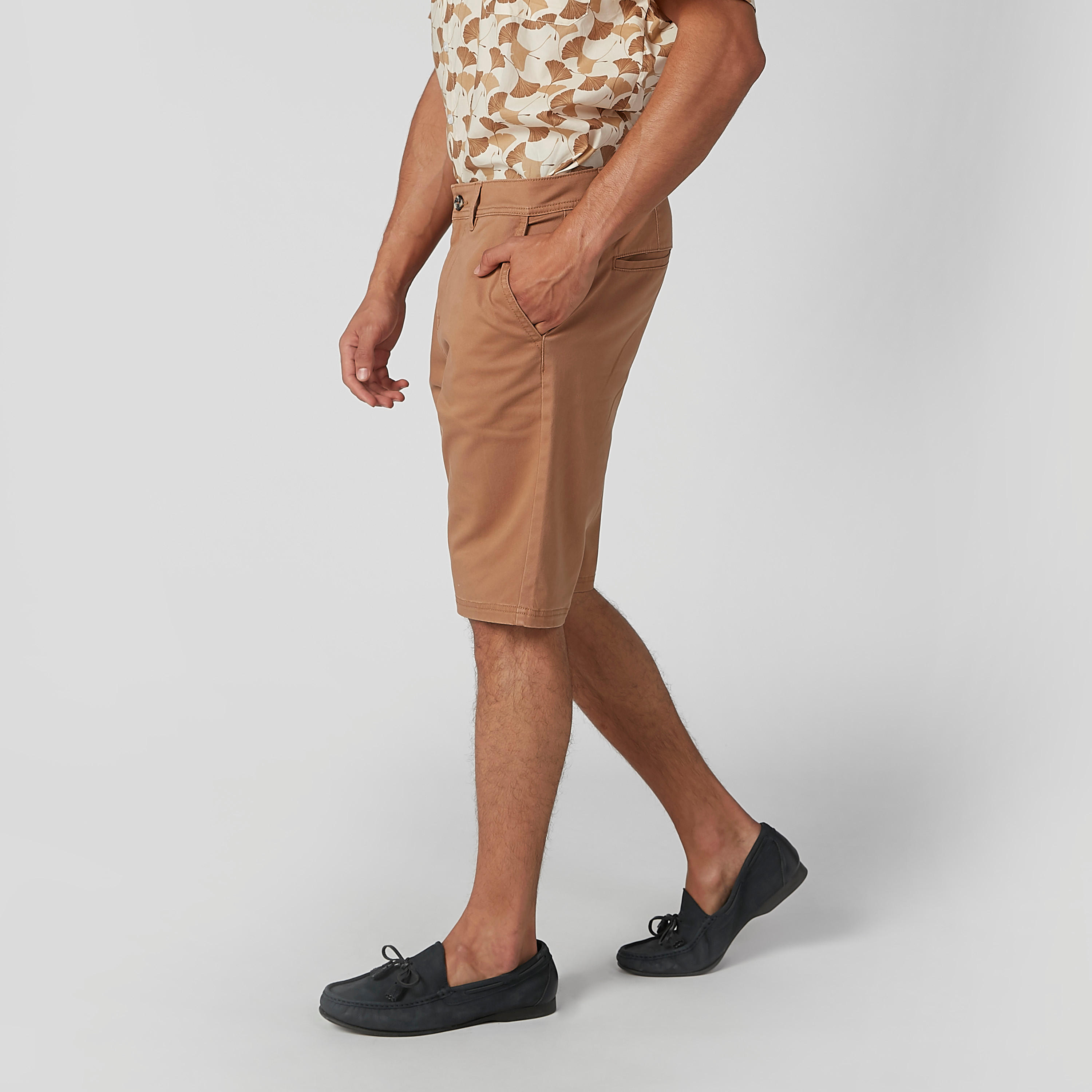 شورت مستدام سليم سادة بخصر متوسط الارتفاع وجيوب -men-clothing-bottoms-shorts-image-3