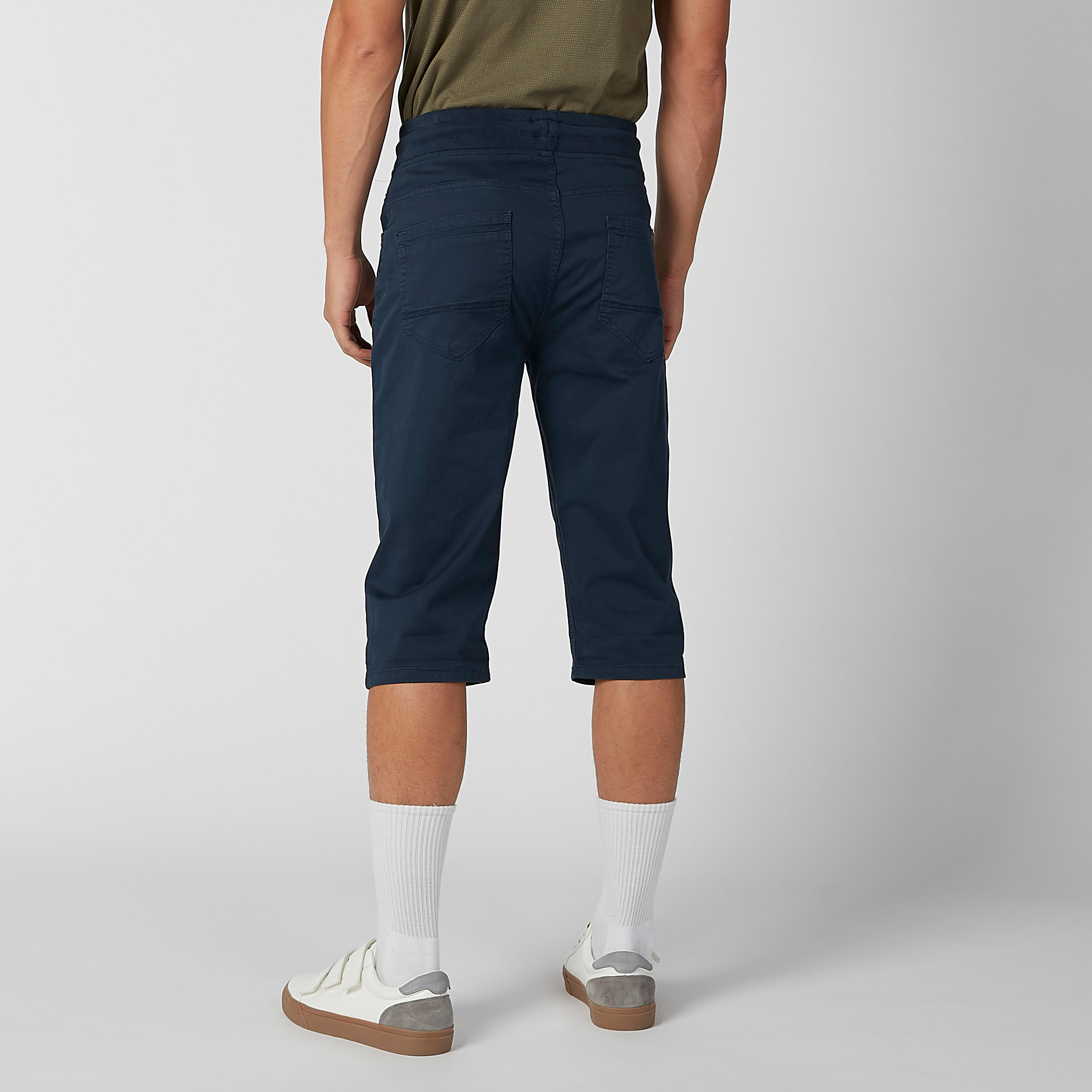 شورت مستدام سادة بقصّة سليم وخصر متوسط الارتفاع وجيوب-men-clothing-bottoms-shorts-image-4