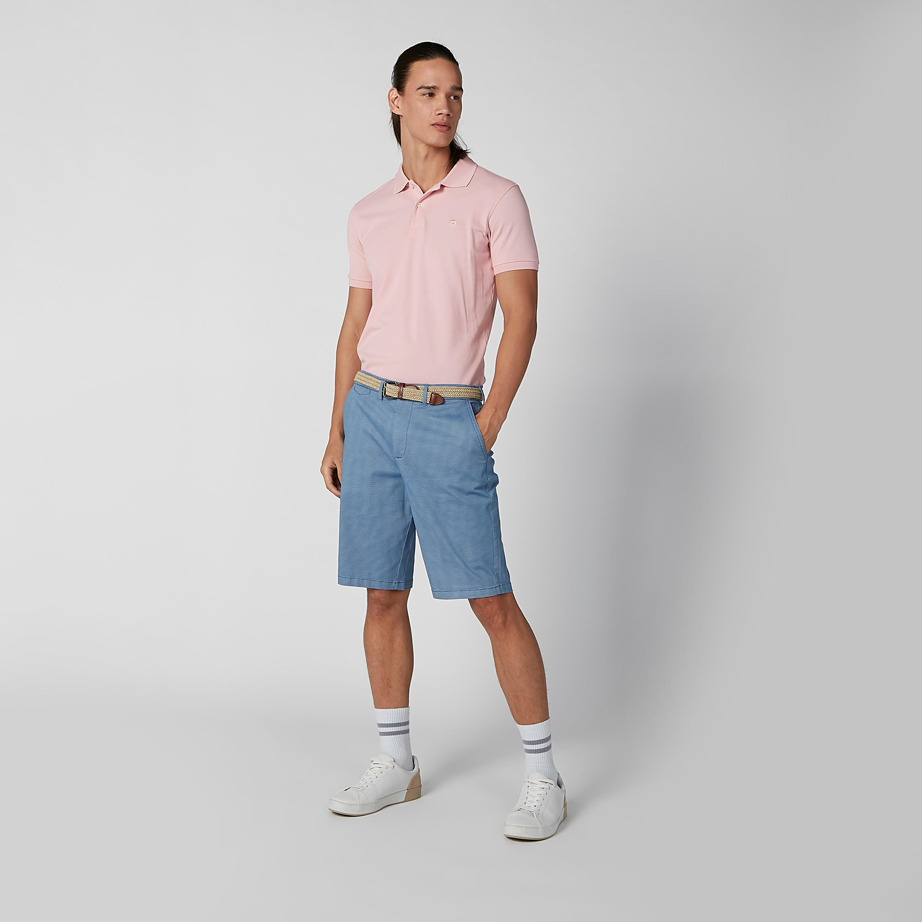 شورت مستدام سليم بارز الملمس بخصر متوسط الارتفاع وجيوب-men-clothing-bottoms-shorts-image-2