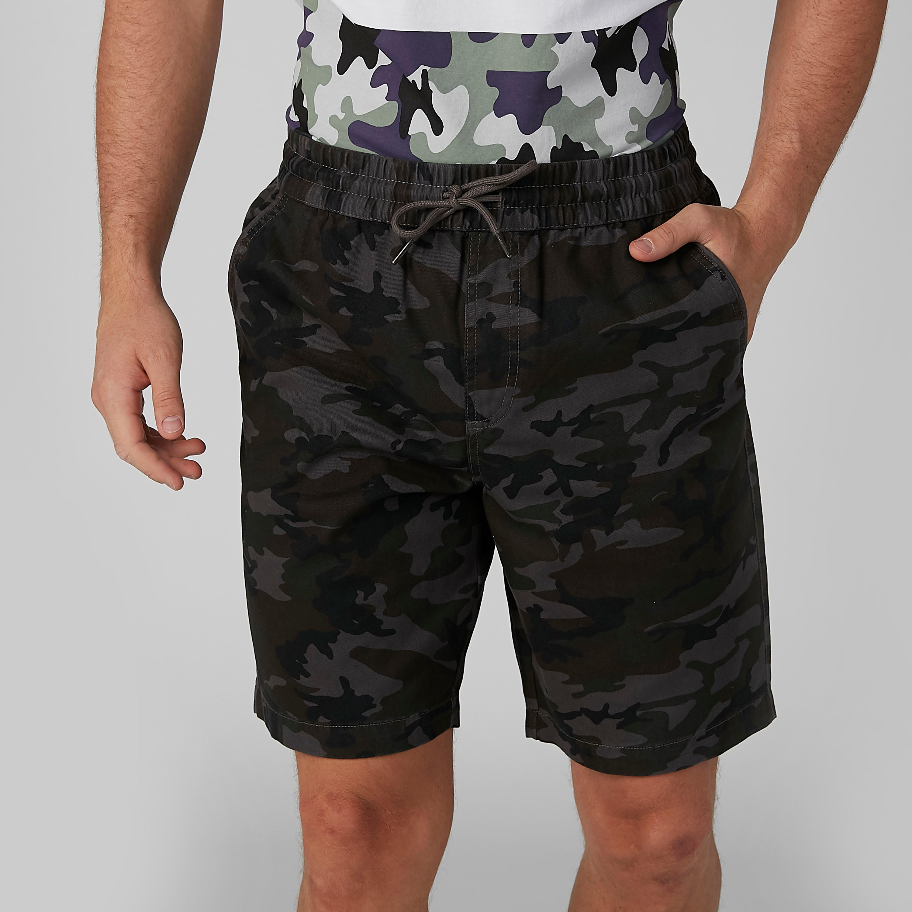 شورت مستدام بجيوب وطبعات مموّهة-men-clothing-bottoms-shorts-image-2
