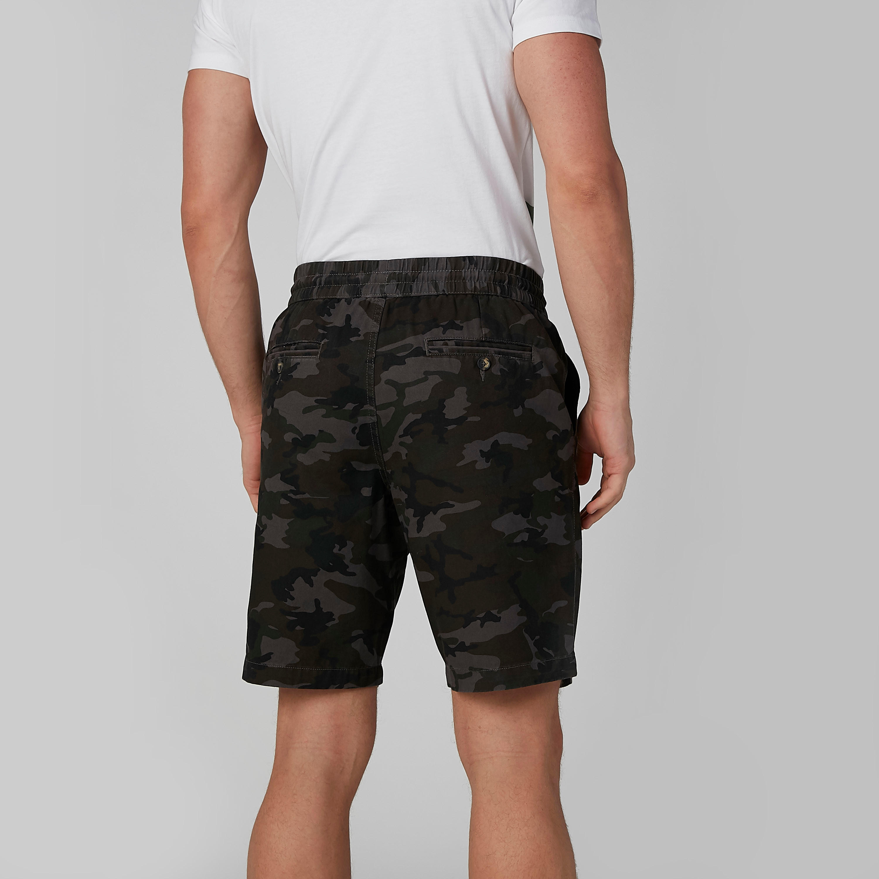 شورت مستدام بجيوب وطبعات مموّهة-men-clothing-bottoms-shorts-image-4