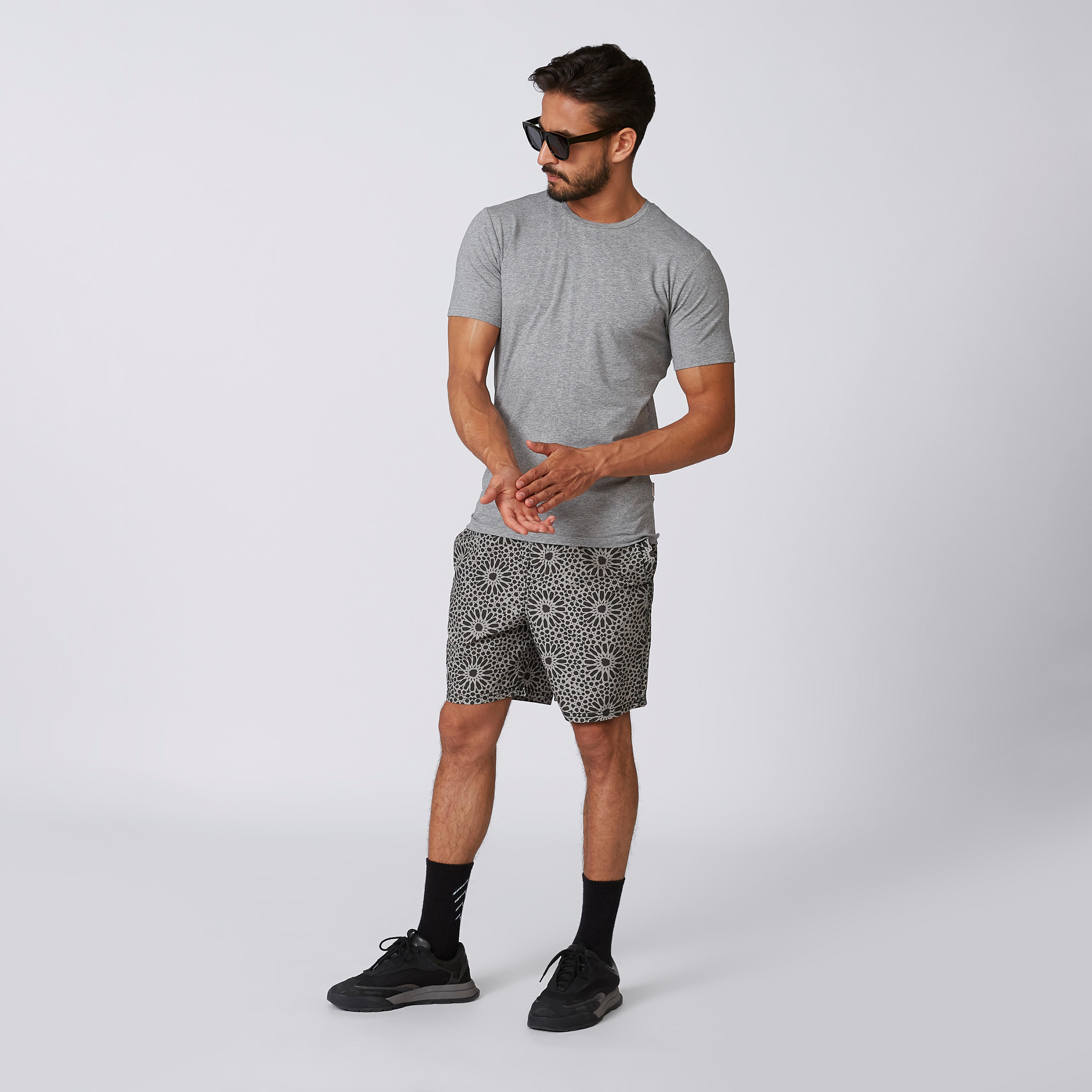 شورت مستدام سليم برباط خصر مطّاطي وطبعات-men-clothing-bottoms-shorts-image-3