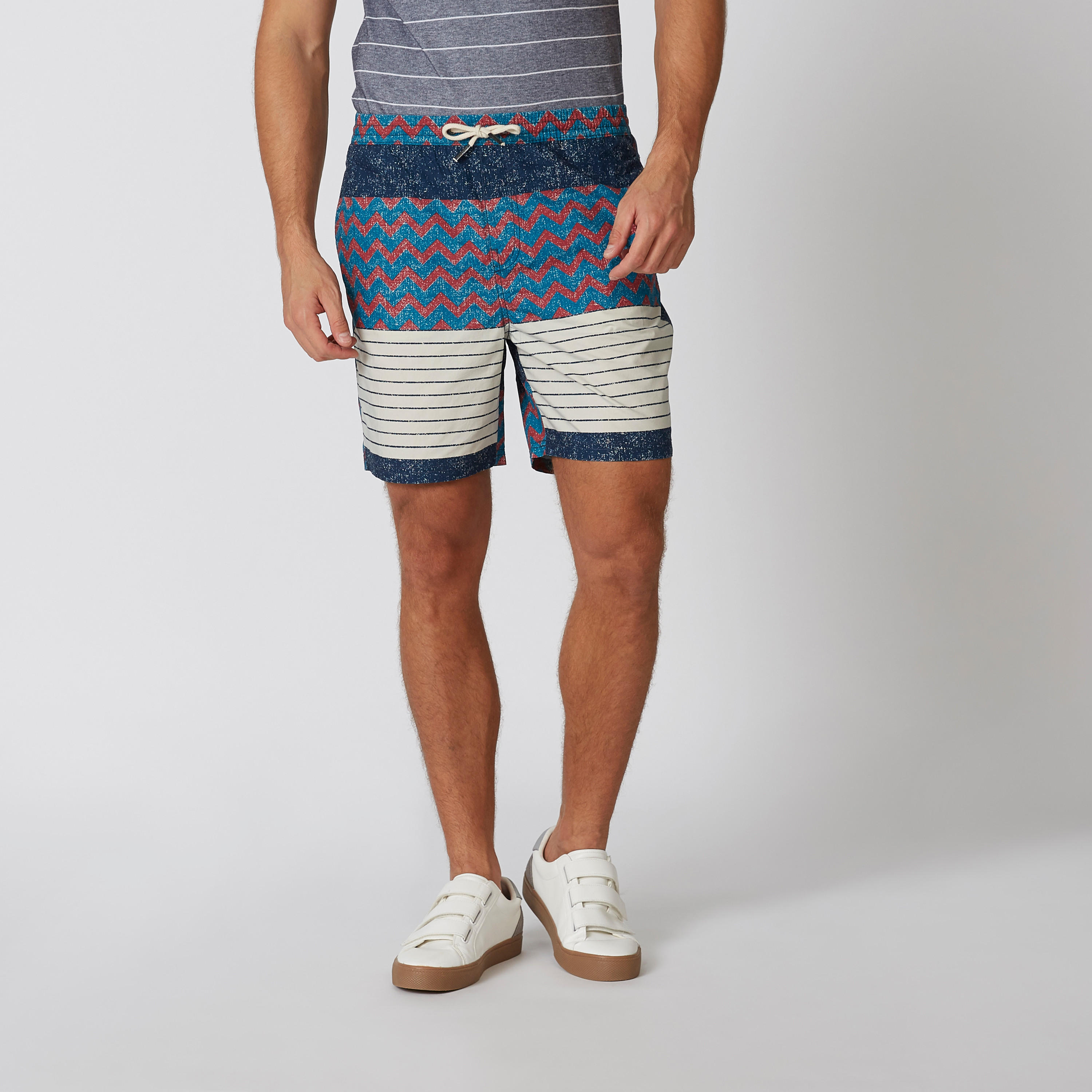 شورت مستدام سليم وخصر متوسط الارتفاع ورباط وطبعات-men-clothing-bottoms-shorts-image-1