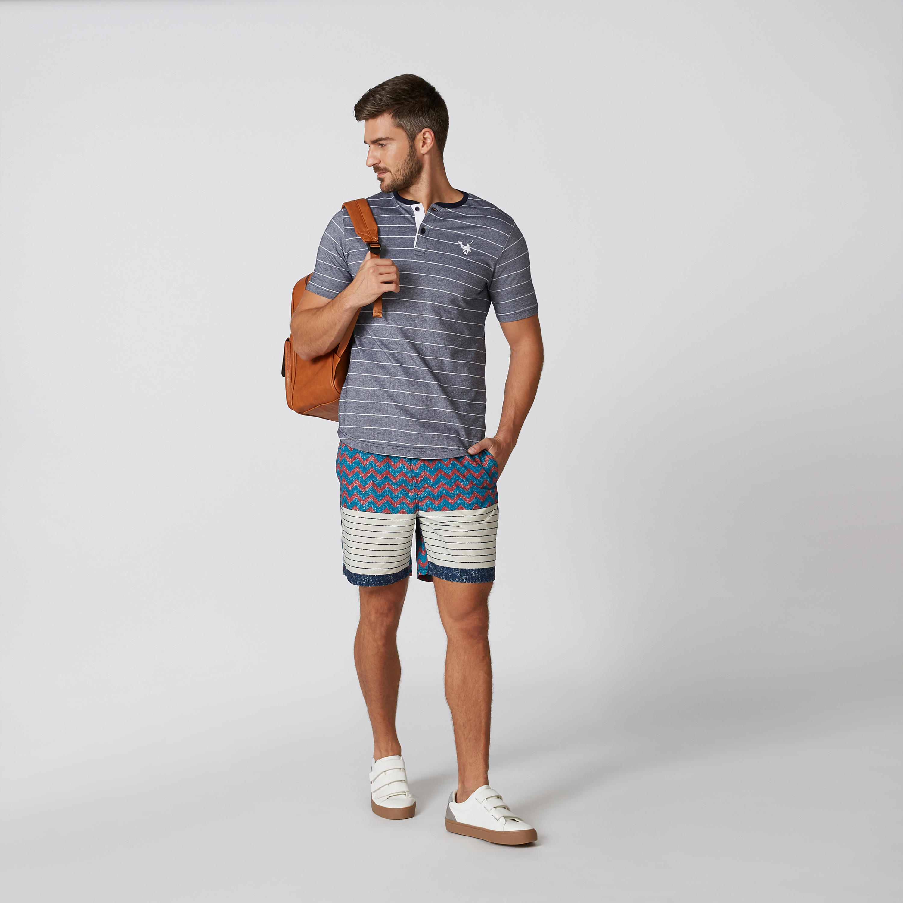 شورت مستدام سليم وخصر متوسط الارتفاع ورباط وطبعات-men-clothing-bottoms-shorts-image-2