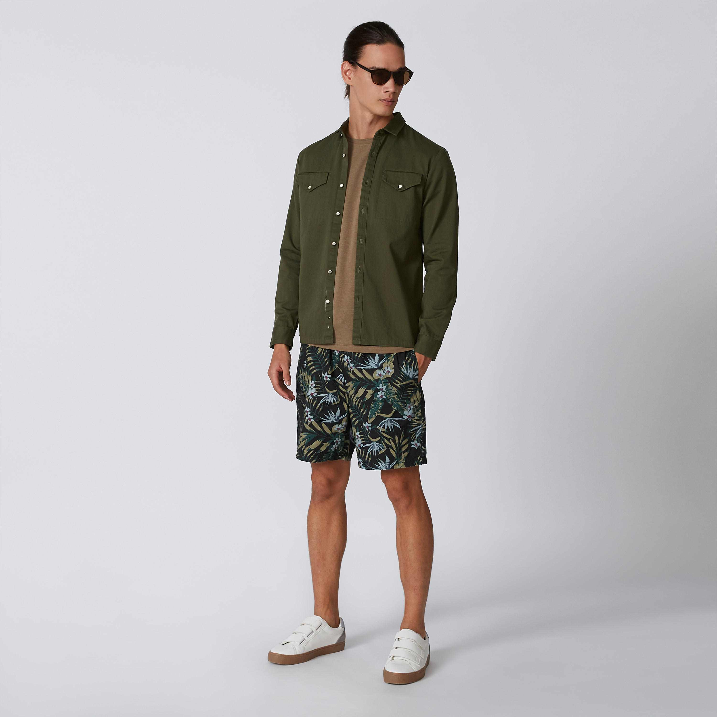 شورت مستدام متوسط الارتفاع بقصّة سليم ورباط خصر مطّاطي -men-clothing-bottoms-shorts-image-1