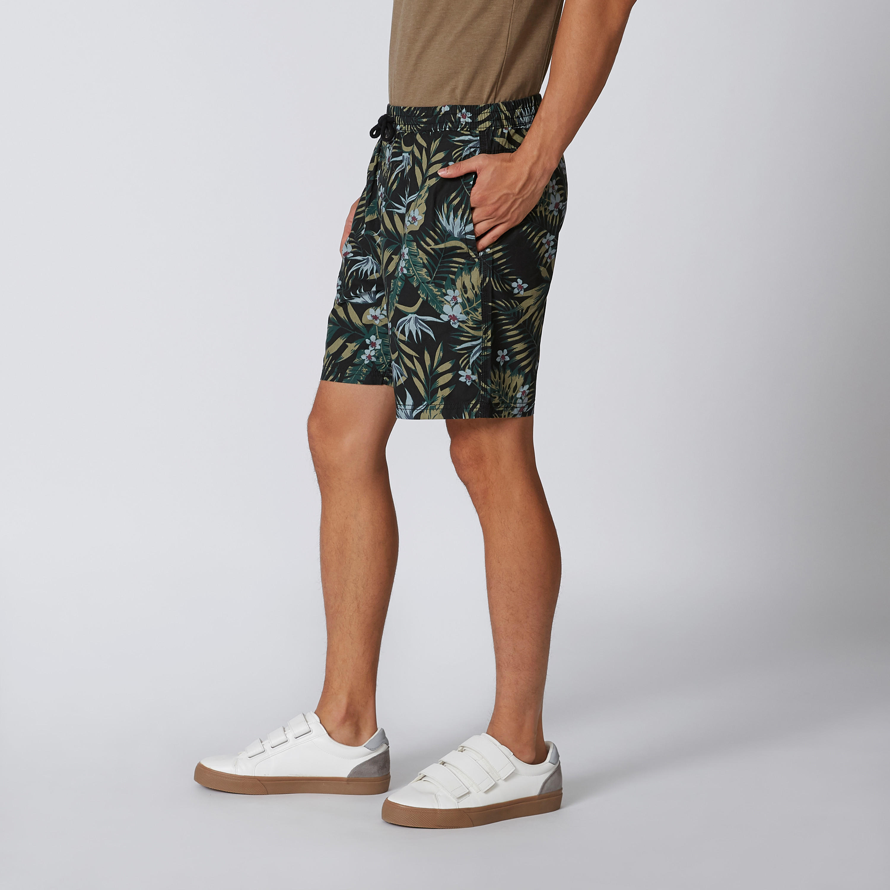 شورت مستدام متوسط الارتفاع بقصّة سليم ورباط خصر مطّاطي -men-clothing-bottoms-shorts-image-3