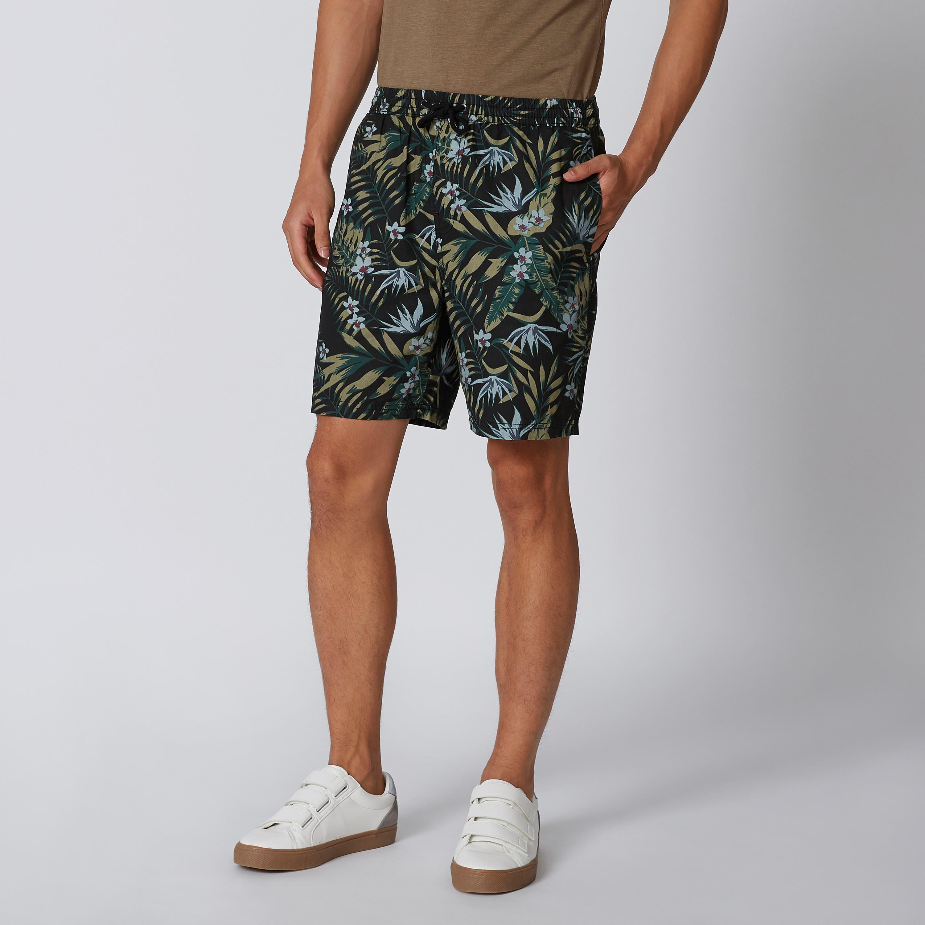 شورت مستدام متوسط الارتفاع بقصّة سليم ورباط خصر مطّاطي -men-clothing-bottoms-shorts-image-4