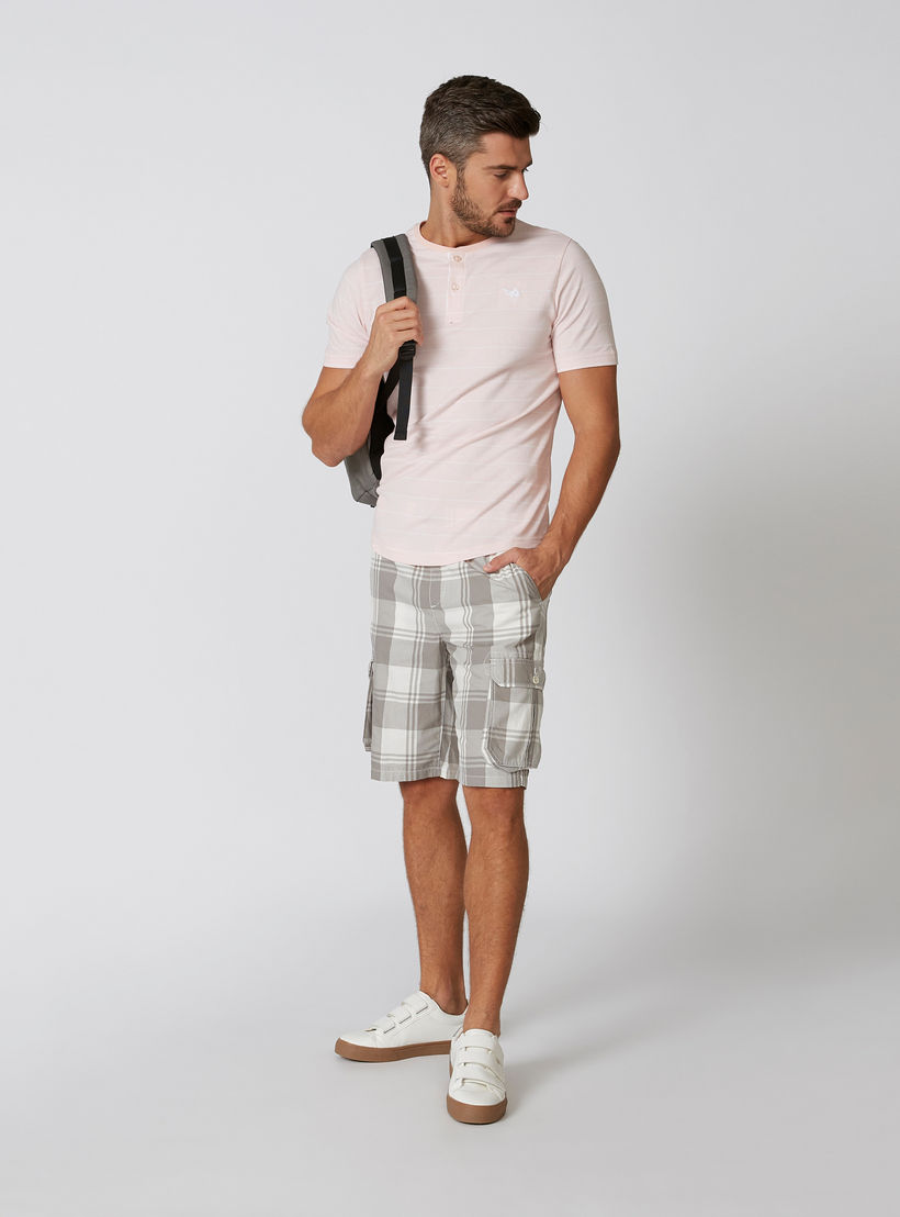 شورت كاروهات بقصّة سليم وخصر مطّاطي متوسط الارتفاع-men-clothing-bottoms-shorts-image-2