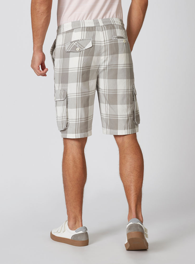 شورت كاروهات بقصّة سليم وخصر مطّاطي متوسط الارتفاع-men-clothing-bottoms-shorts-image-3