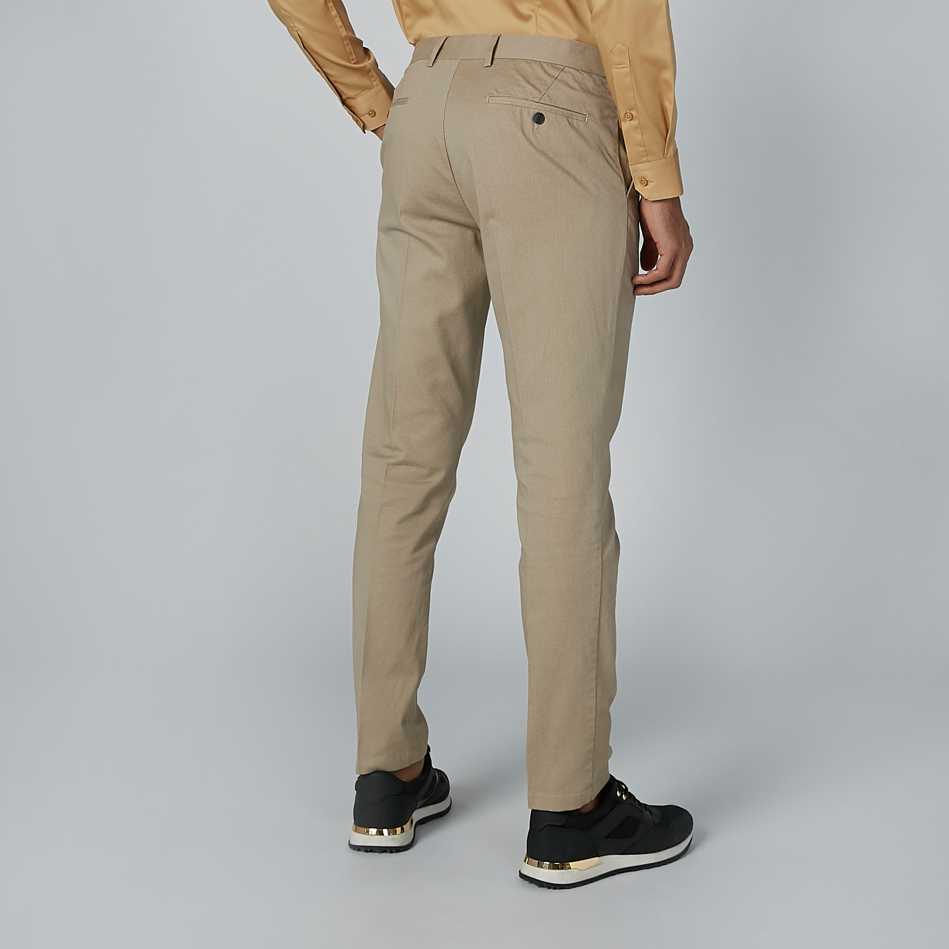 بنطال سادة بقصّة سليم وخصر متوسط الارتفاع وجيوب-men-clothing-bottoms-trousersandchinos-trousers-image-6